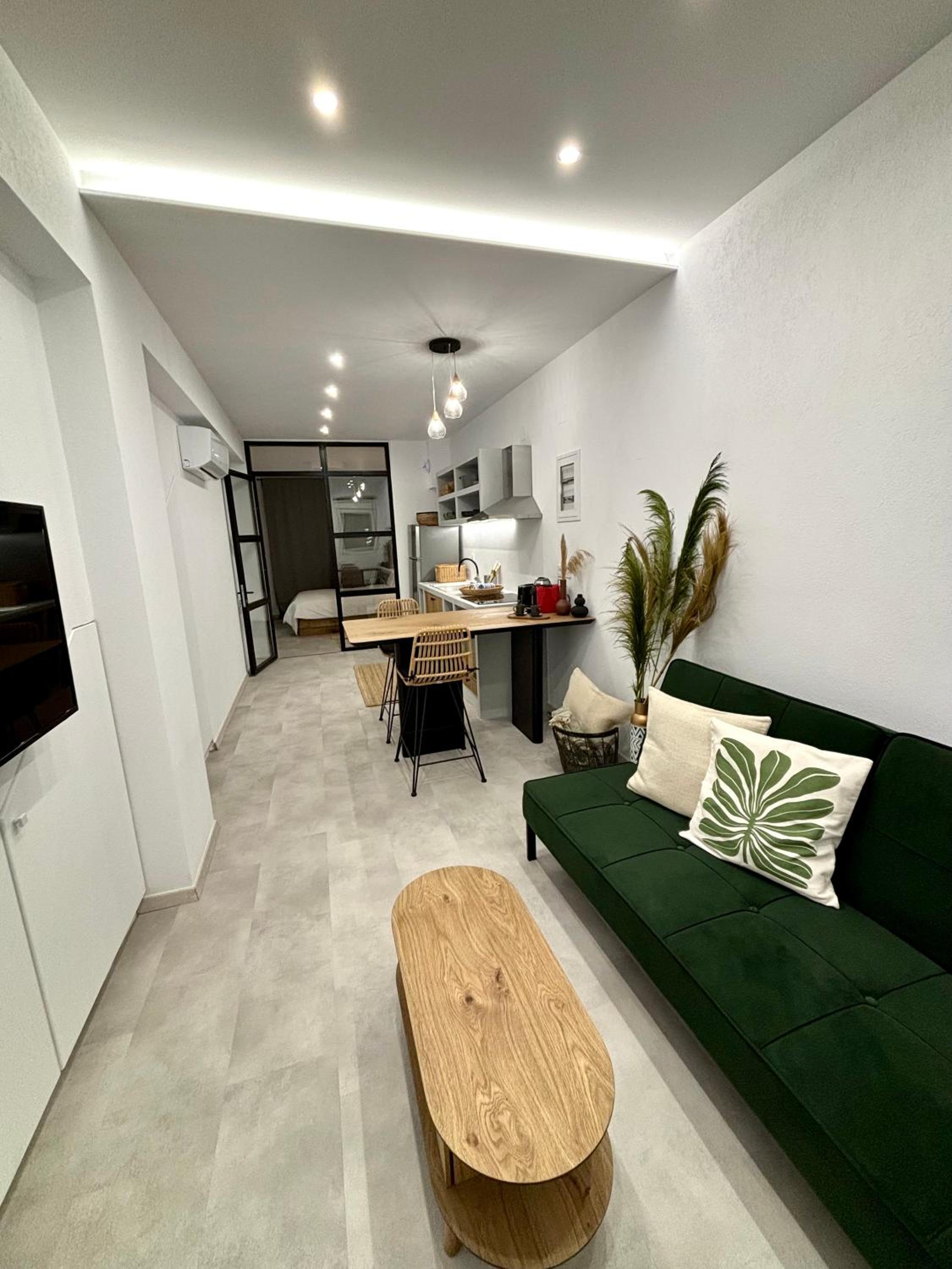 MYROVOLOS APARTMENTS