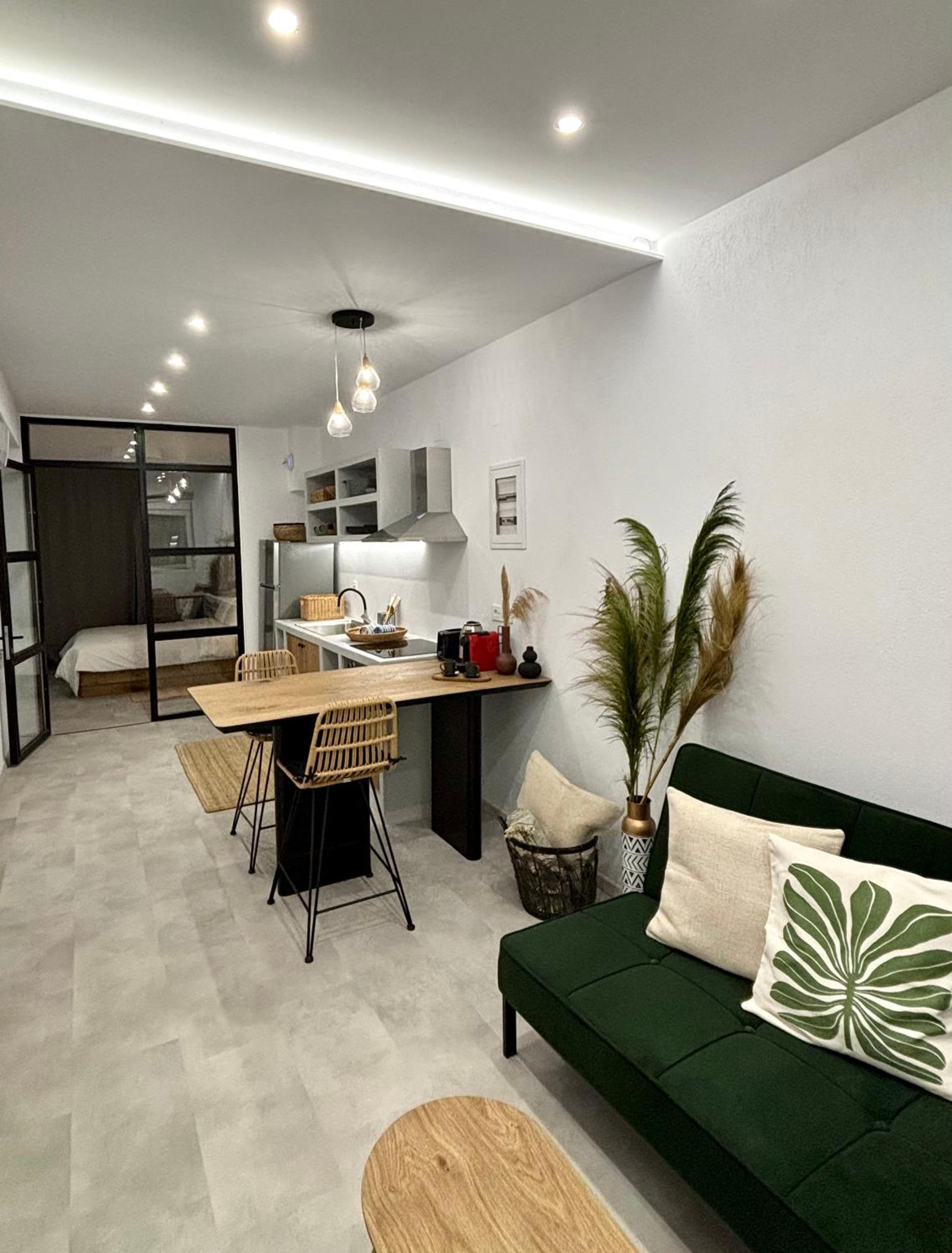 MYROVOLOS APARTMENTS