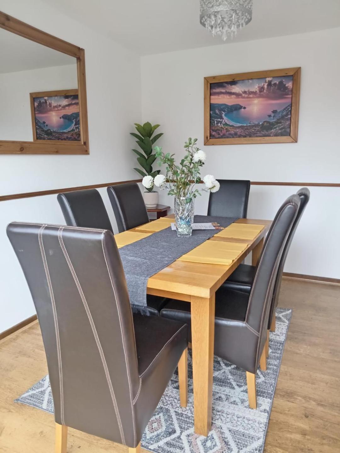 Rotherham Vacations - Rowan House Rotherham - Property Image 2