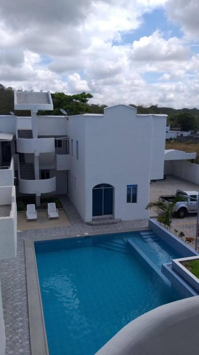 Moderno departamento vacacional.