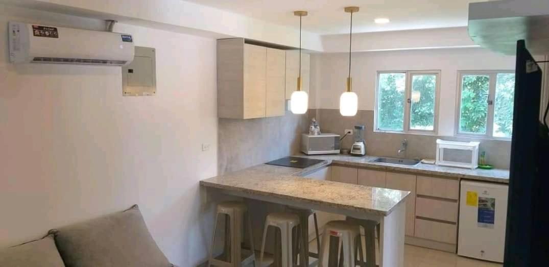 Moderno departamento vacacional.