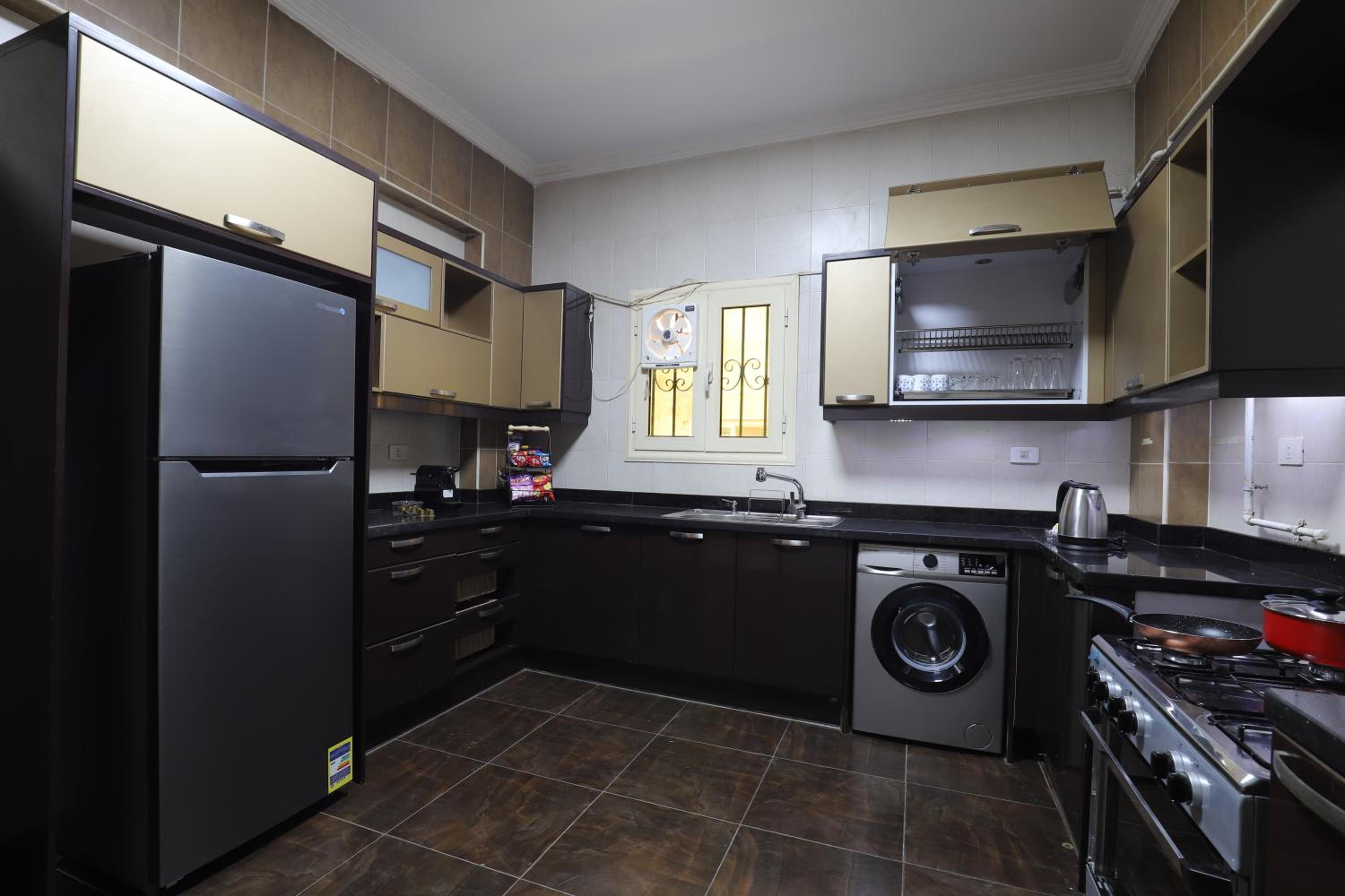 Signature Stays - Spacious Modern Apt
