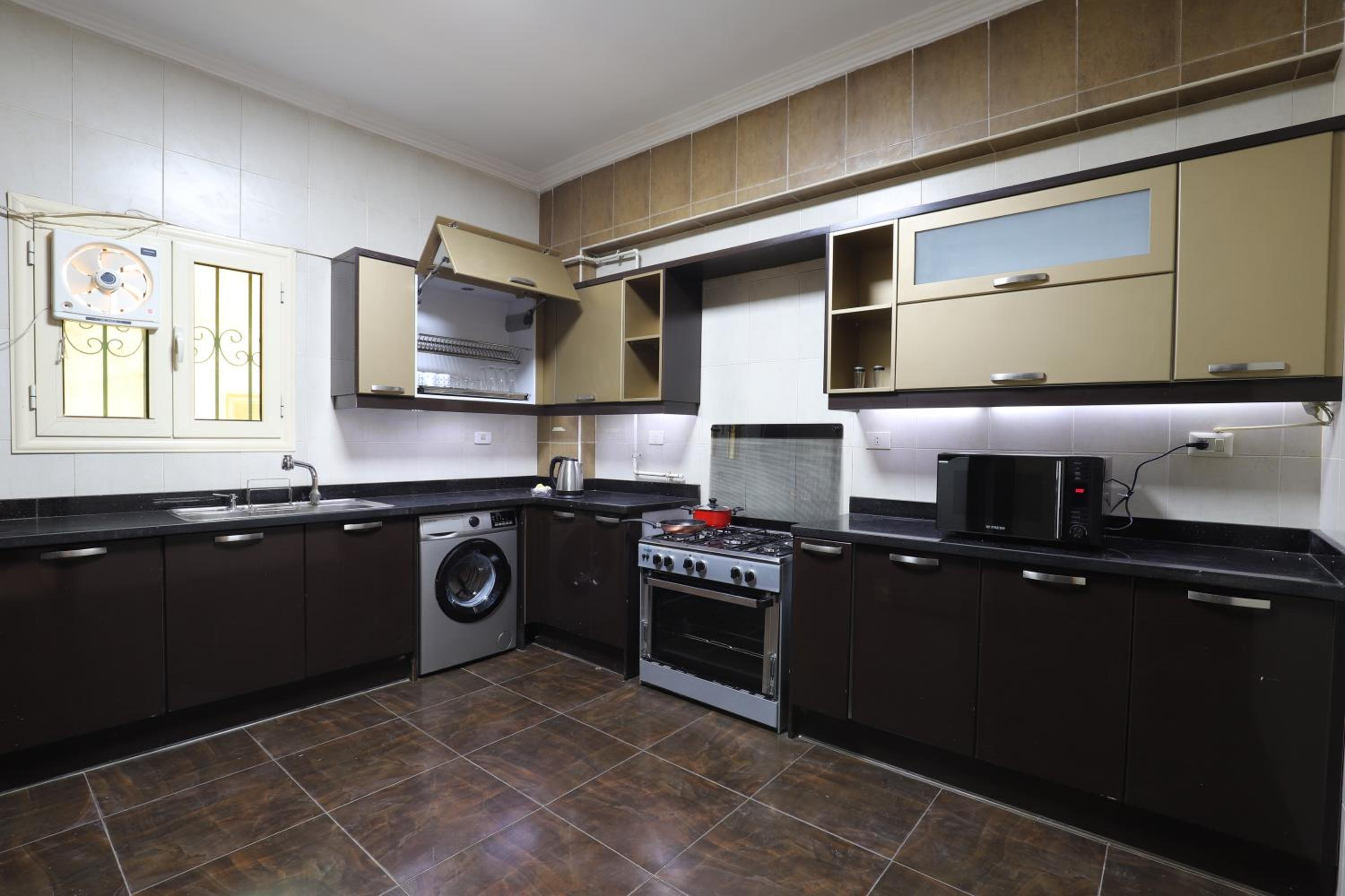 Signature Stays - Spacious Modern Apt
