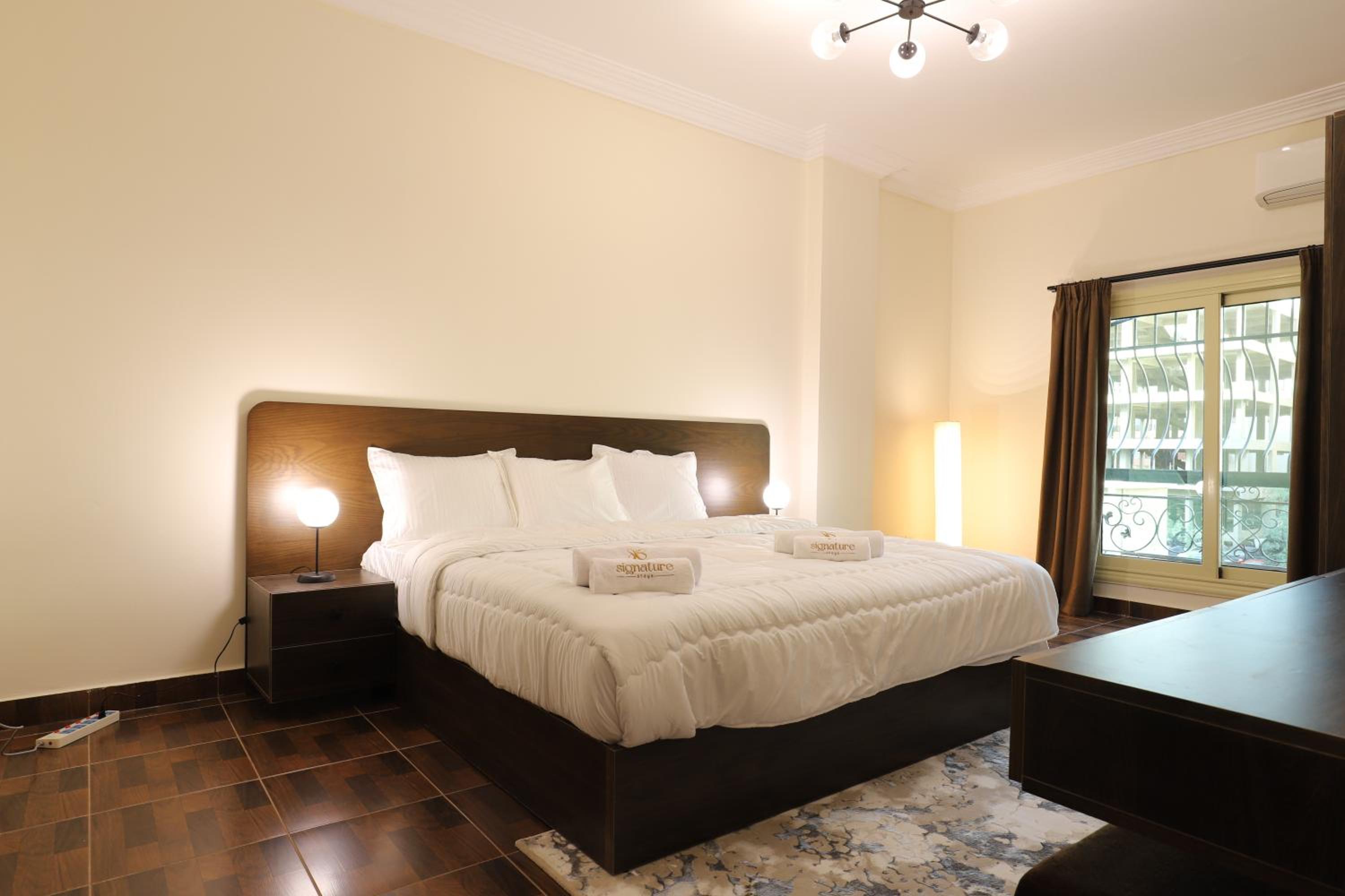 Signature Stays - Spacious Modern Apt