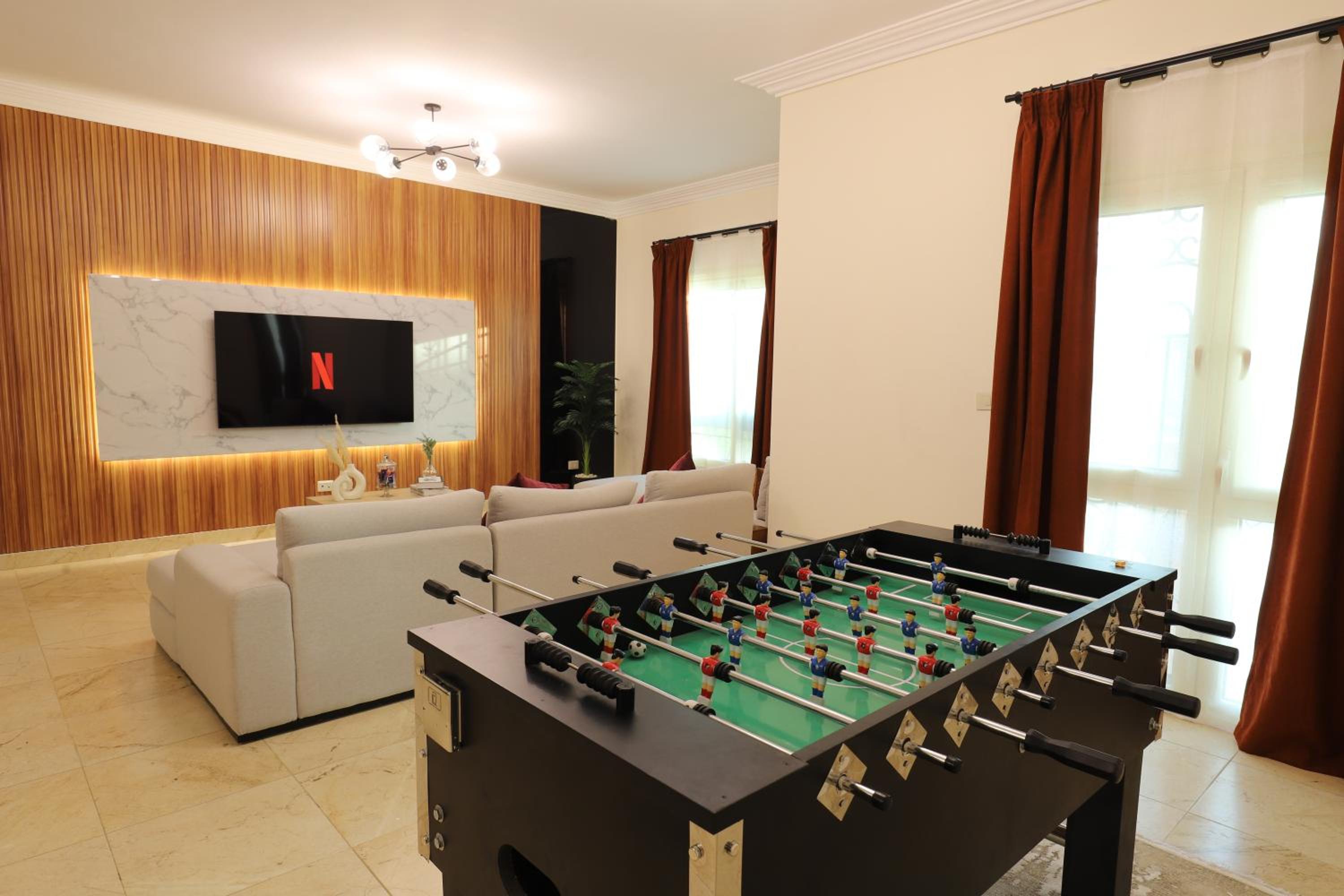 Signature Stays - Spacious Modern Apt