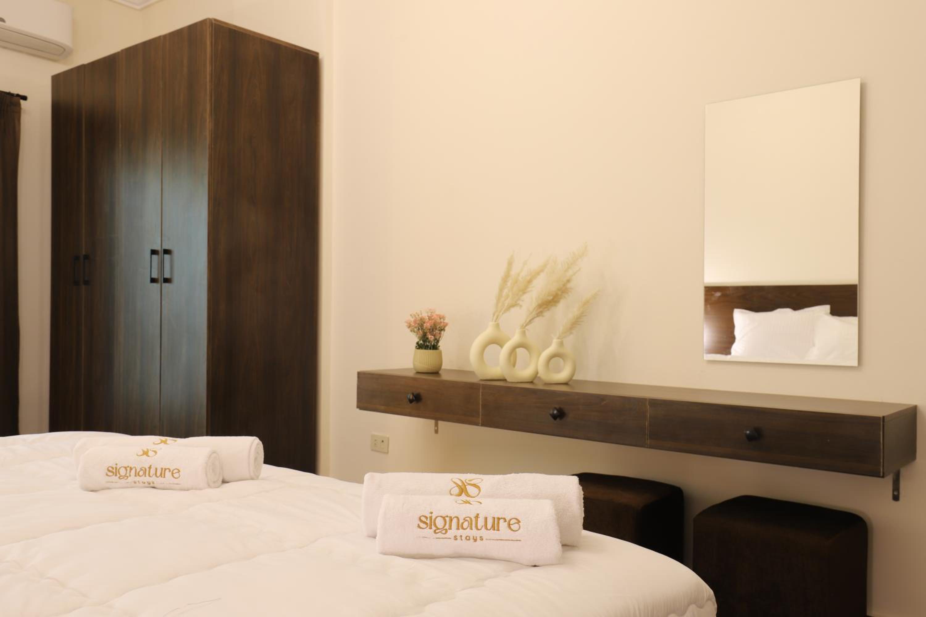 Signature Stays - Spacious Modern Apt