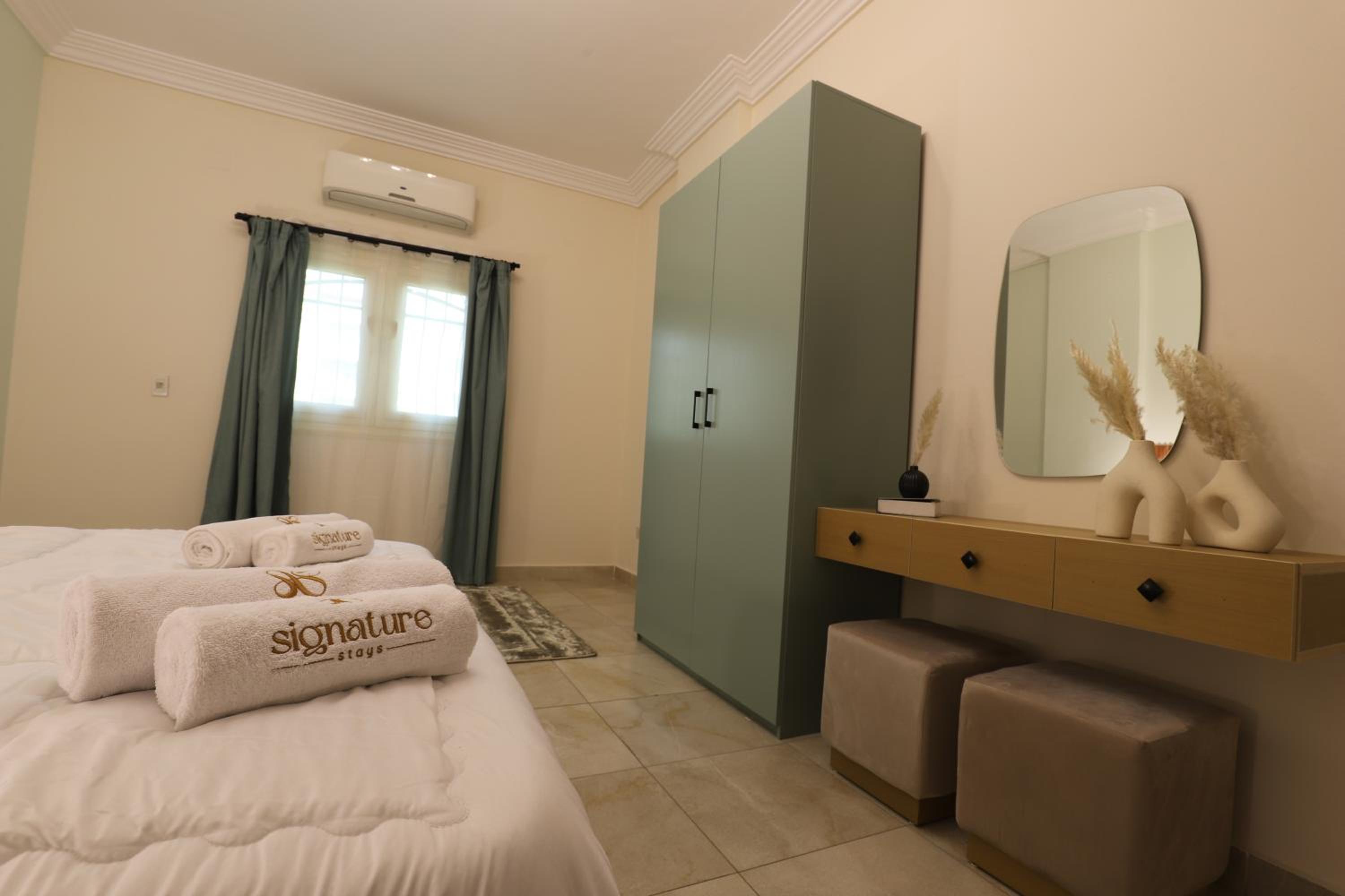 Signature Stays - Spacious Modern Apt