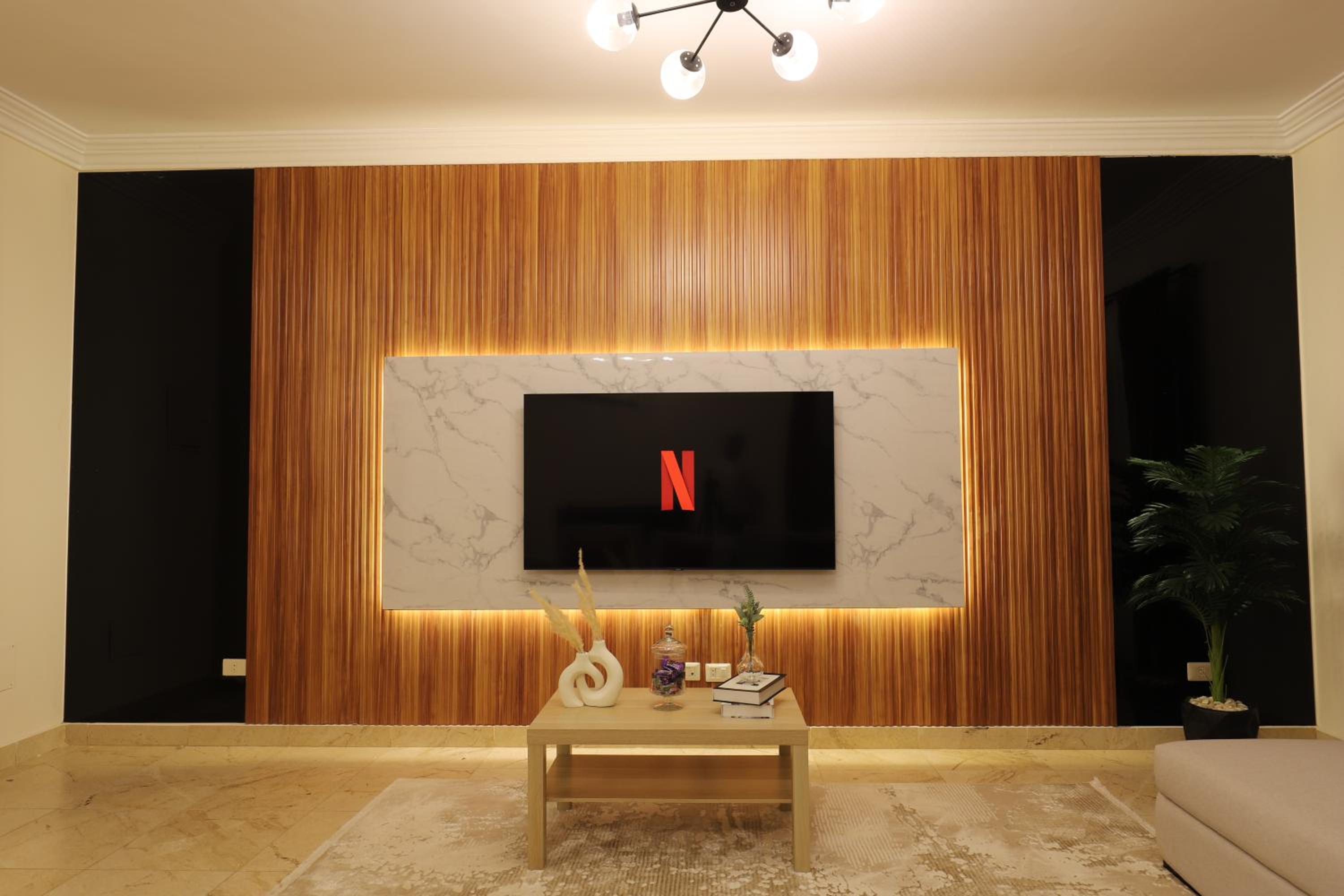 Signature Stays - Spacious Modern Apt