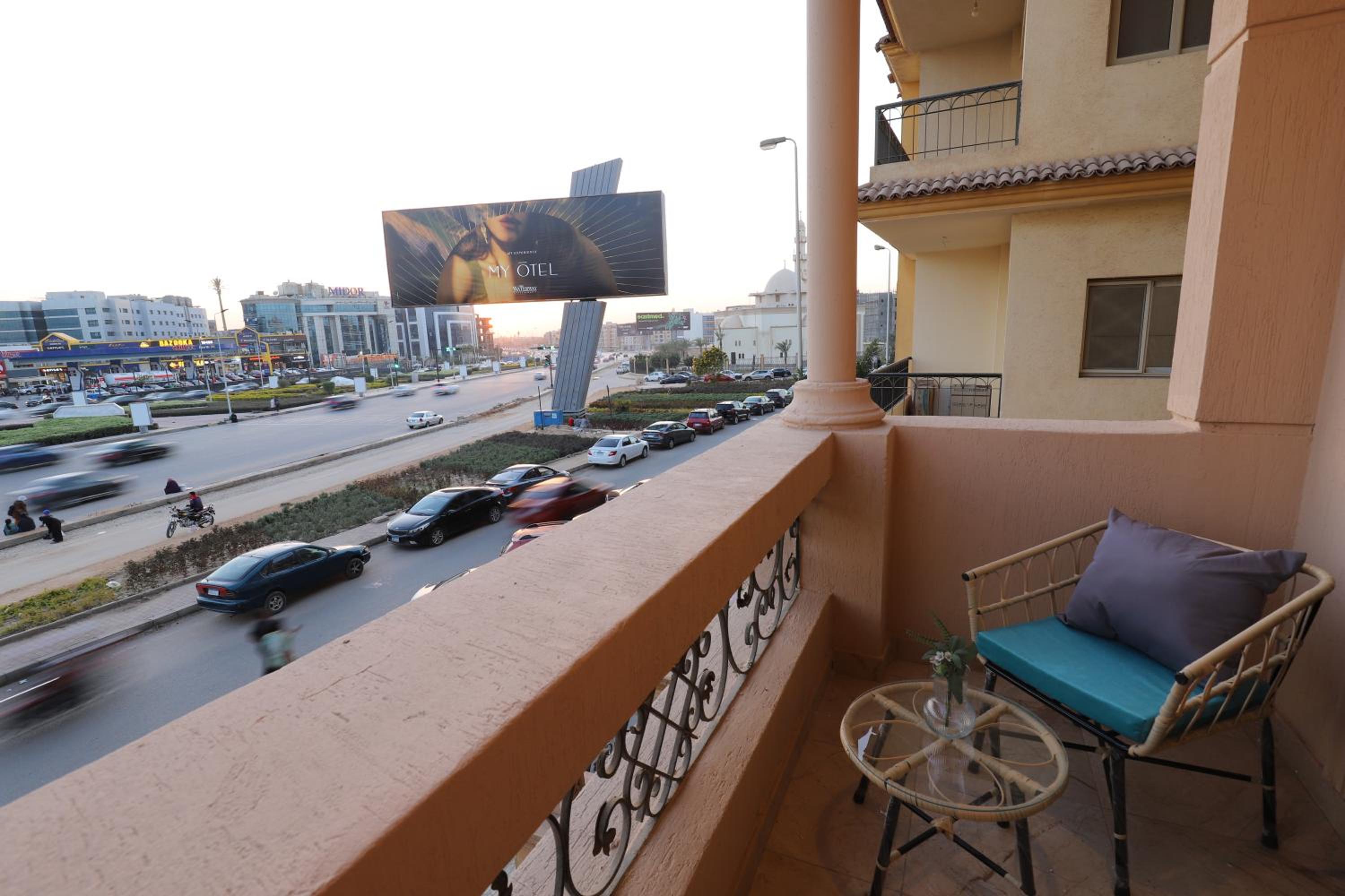 Signature Stays - Spacious Modern Apt