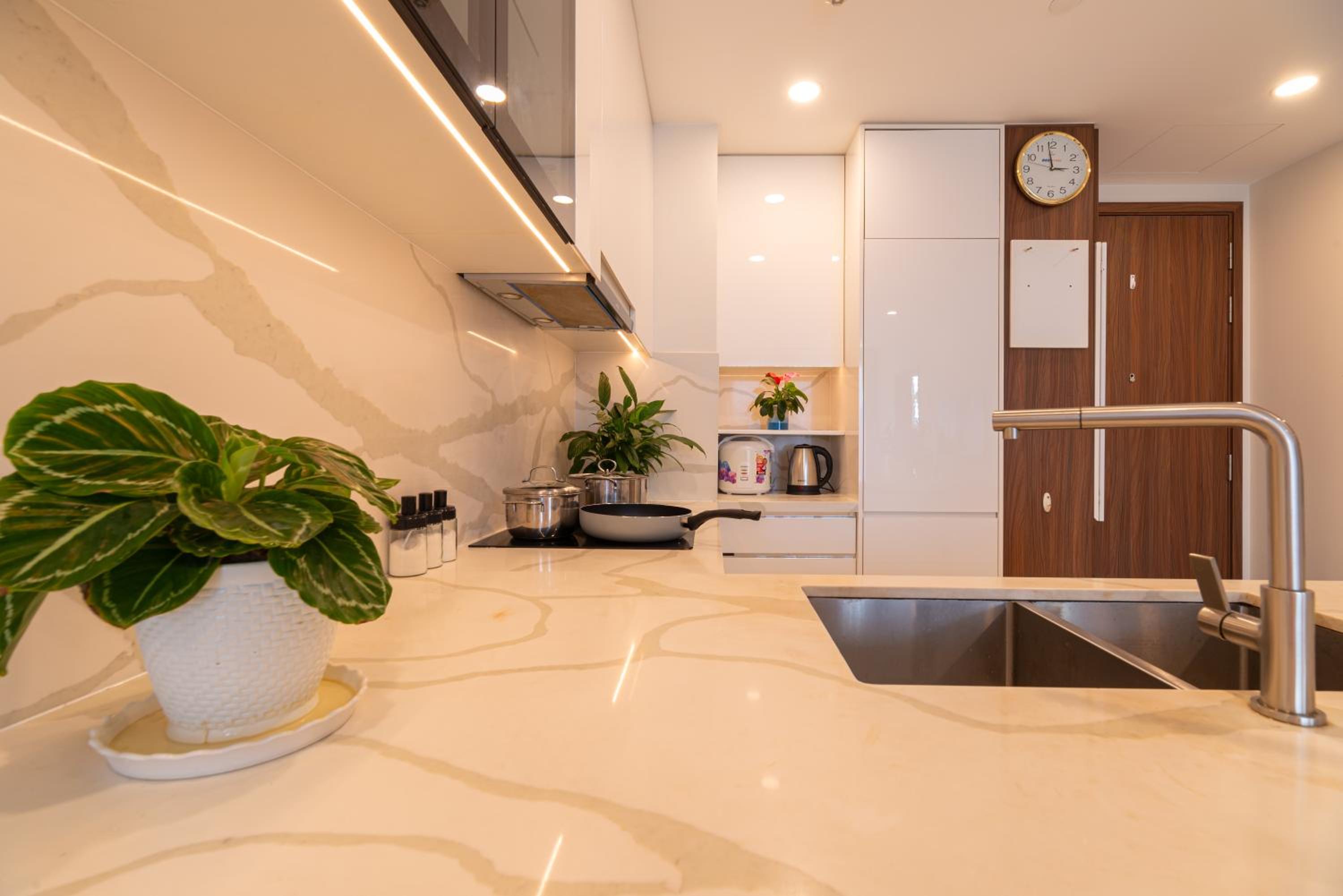 Metropole Thu Thiem-2 Br Apartment in the center -River view & Luxury