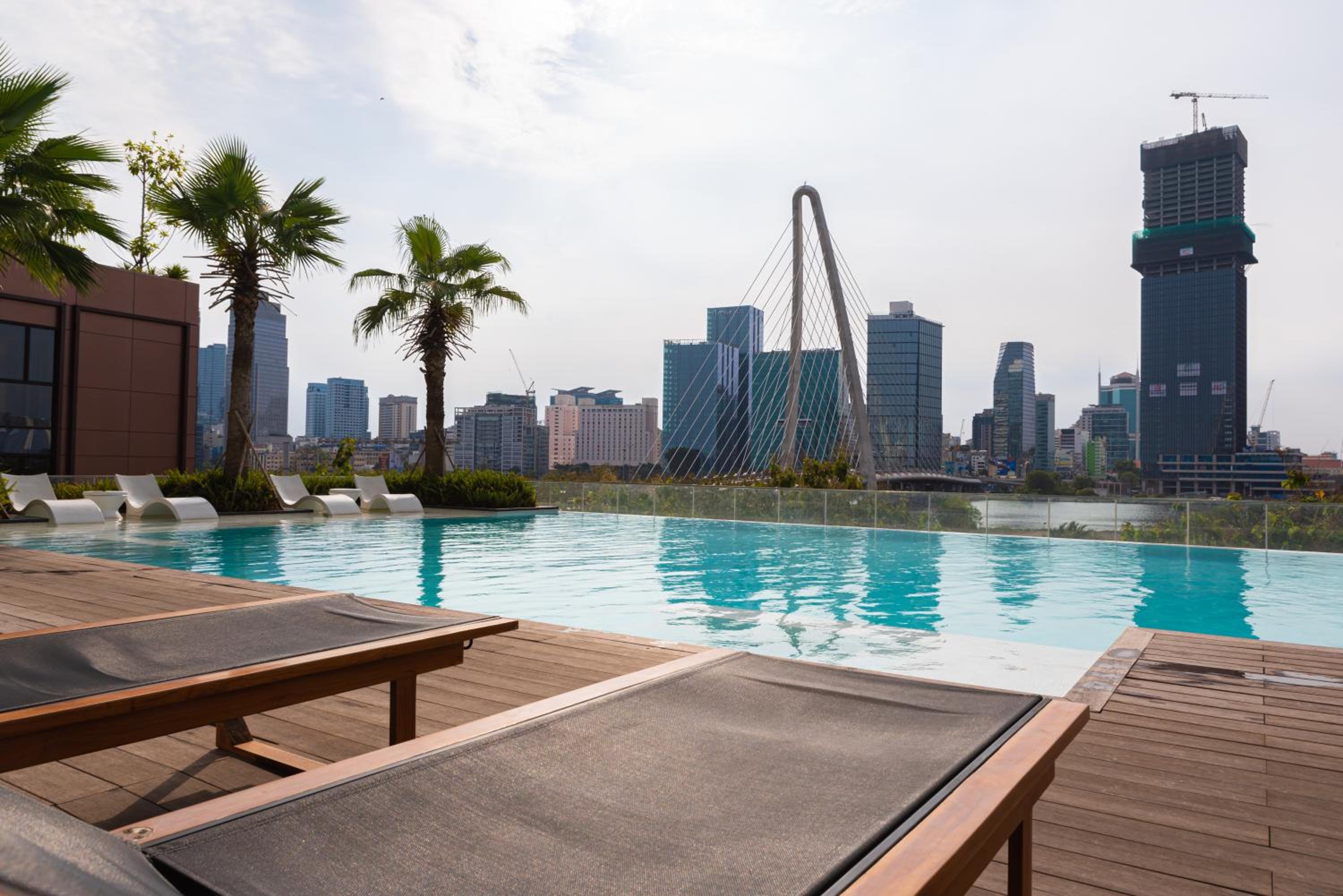 Metropole Thu Thiem-2 Br Apartment in the center -River view & Luxury