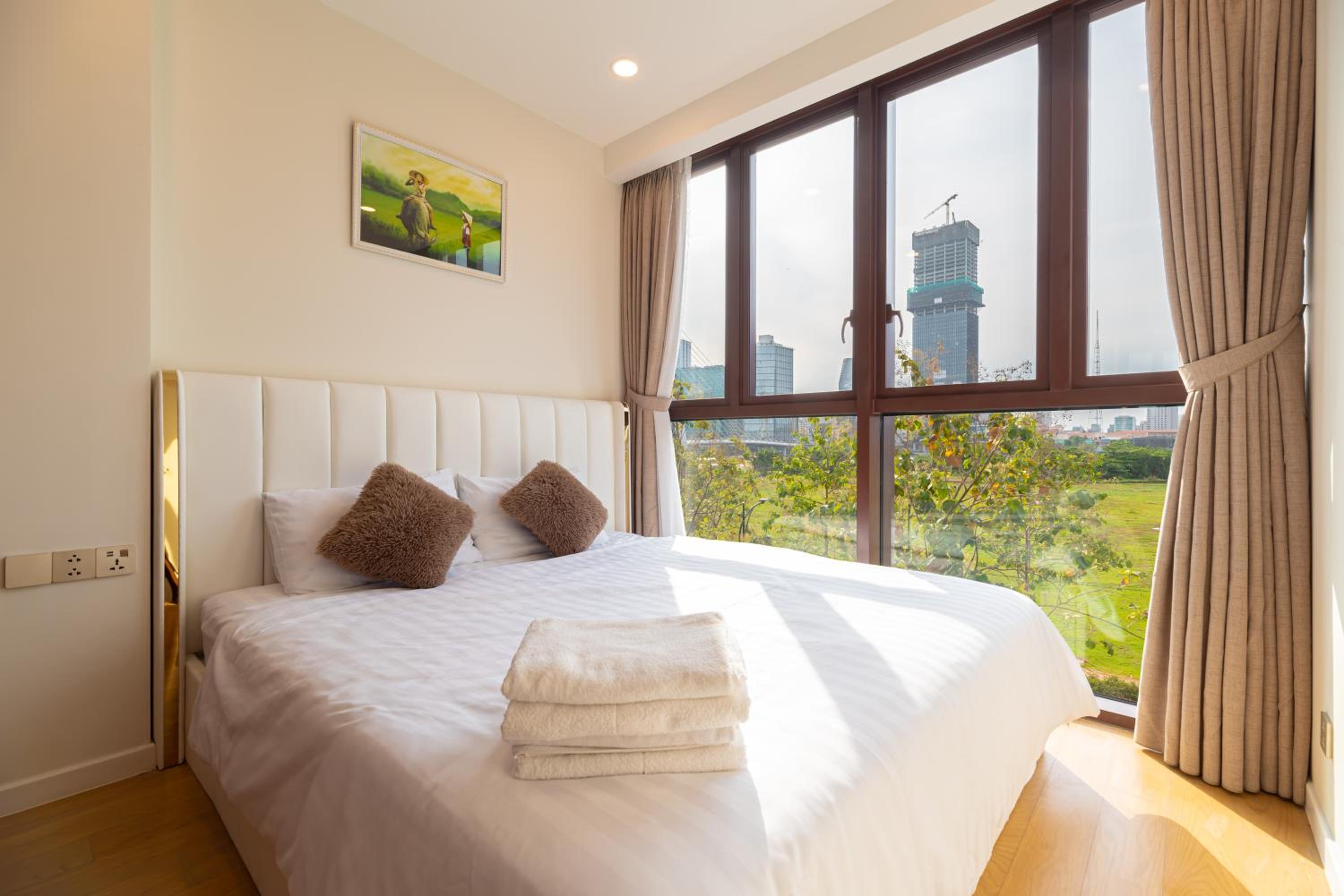 Metropole Thu Thiem-2 Br Apartment in the center -River view & Luxury