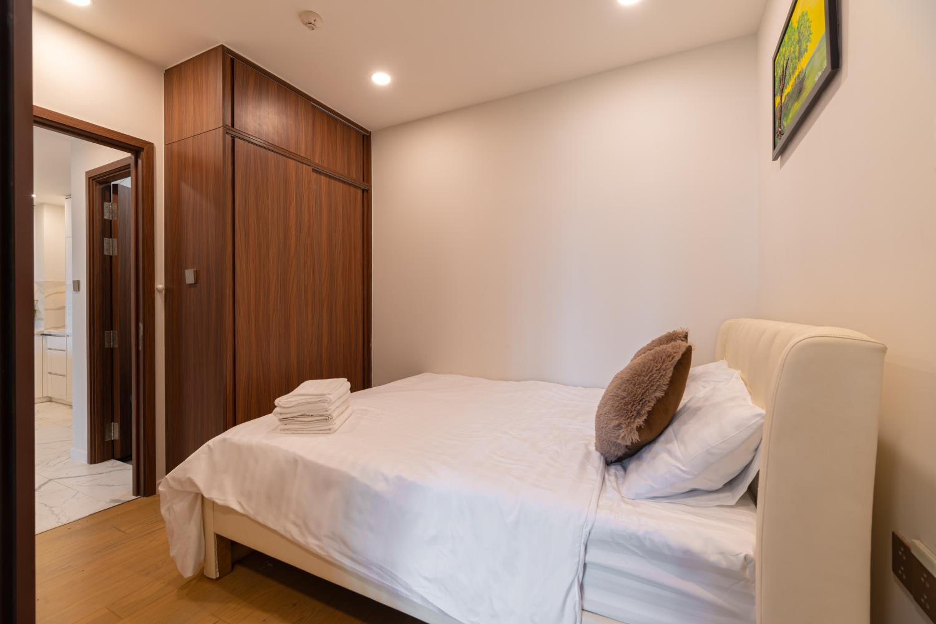 Metropole Thu Thiem-2 Br Apartment in the center -River view & Luxury