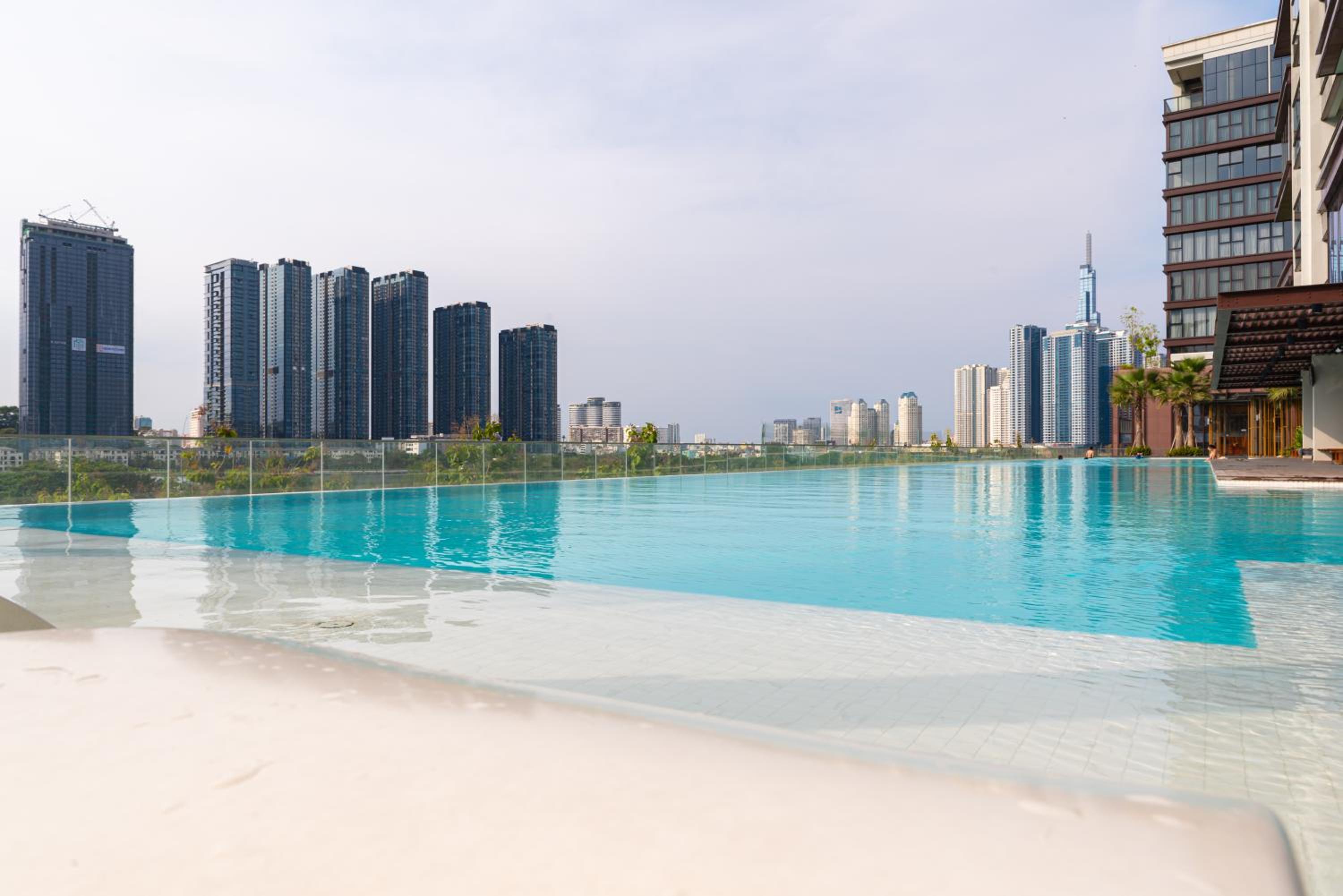Metropole Thu Thiem-2 Br Apartment in the center -River view & Luxury