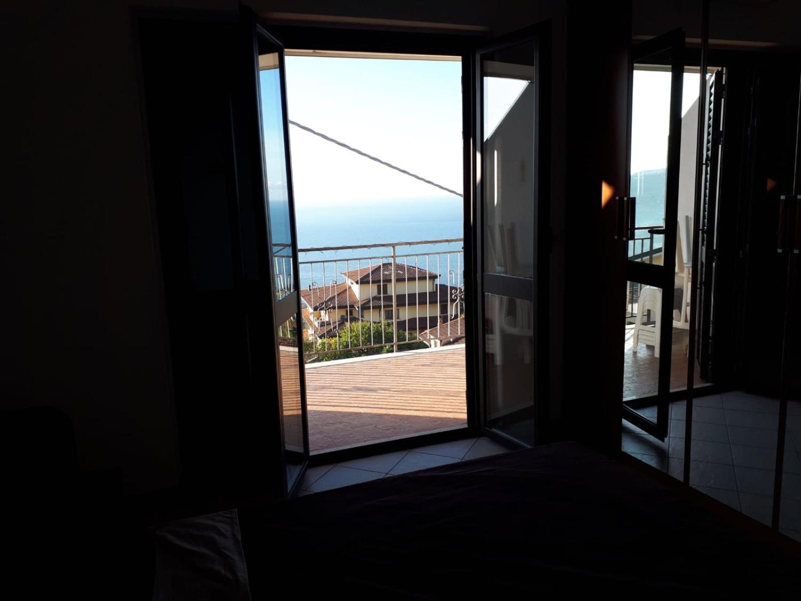 Balcony-Golfo di Gioia-SunsetViews-AuthenticItaly