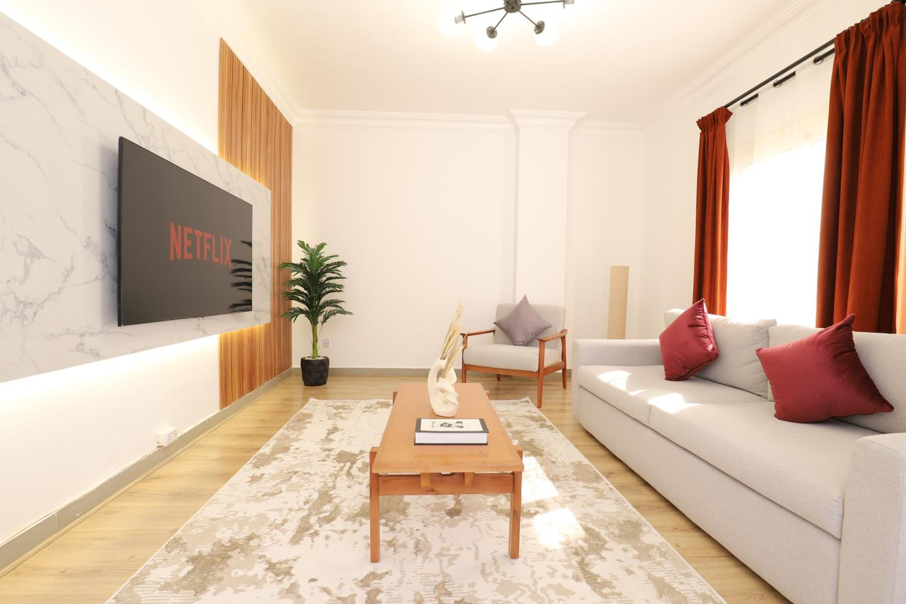 Signature Stays: Modern Chic Apt