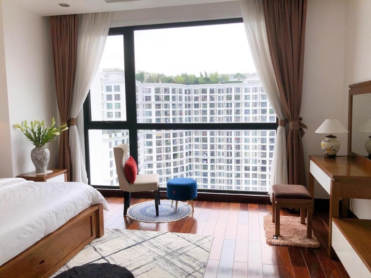 LiLiving in Vinhomes Royal city