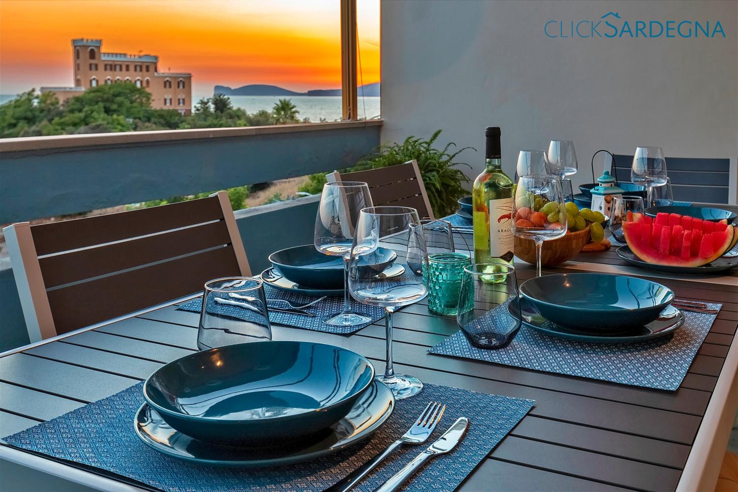 Valencia Penthouse with spectacular beachfront terraces WiFi, Air Conditioning, close to beaches