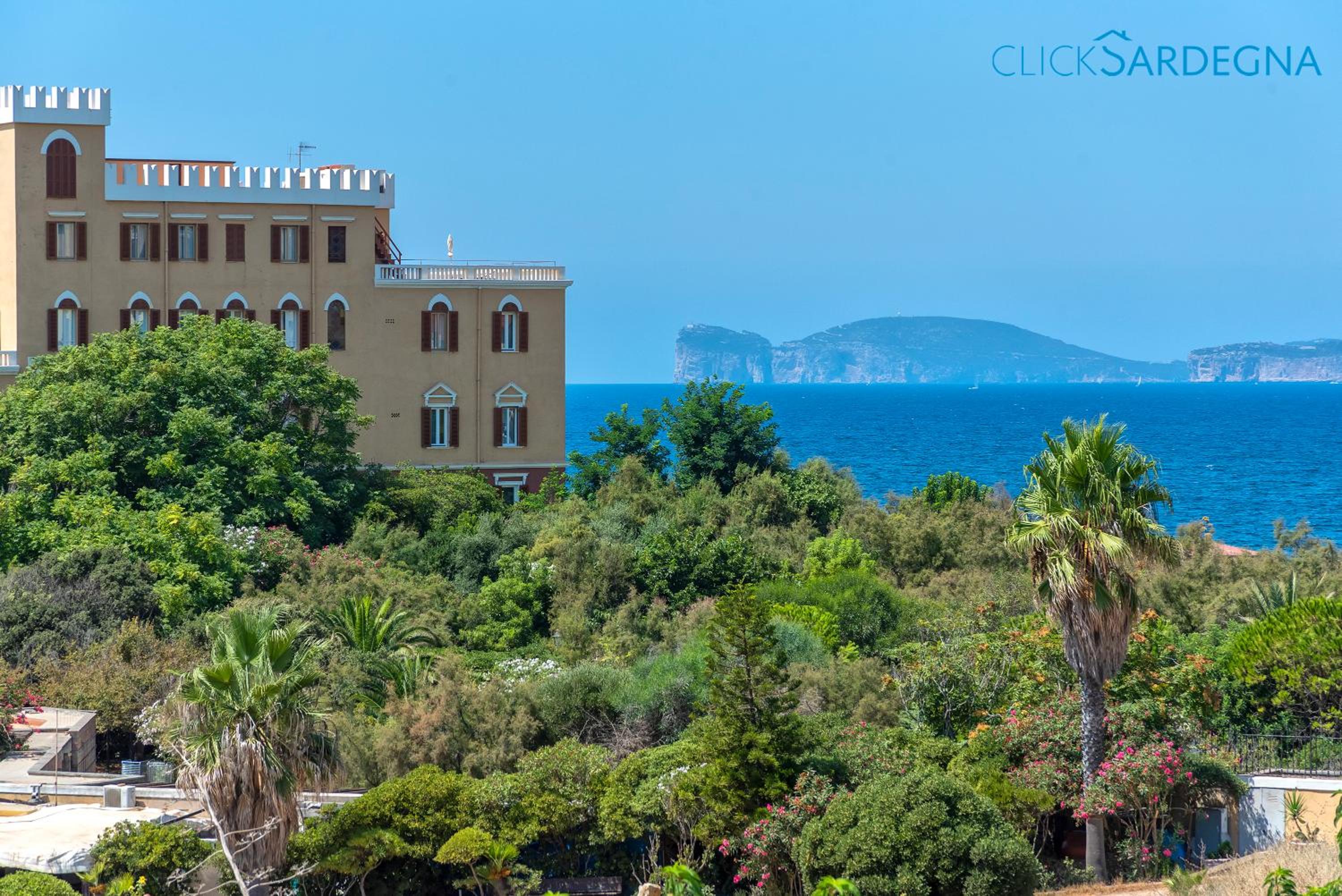 Valencia Penthouse with spectacular beachfront terraces WiFi, Air Conditioning, close to beaches