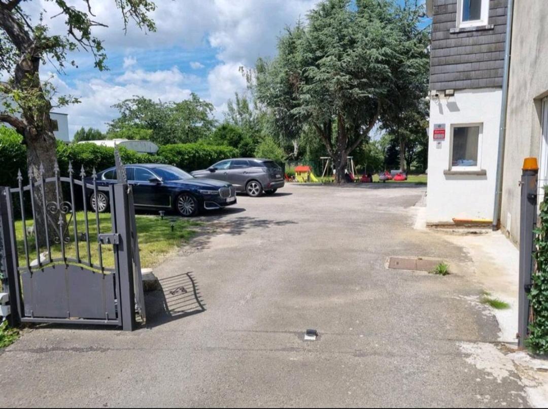Bright and cozy room close to airport Grenier