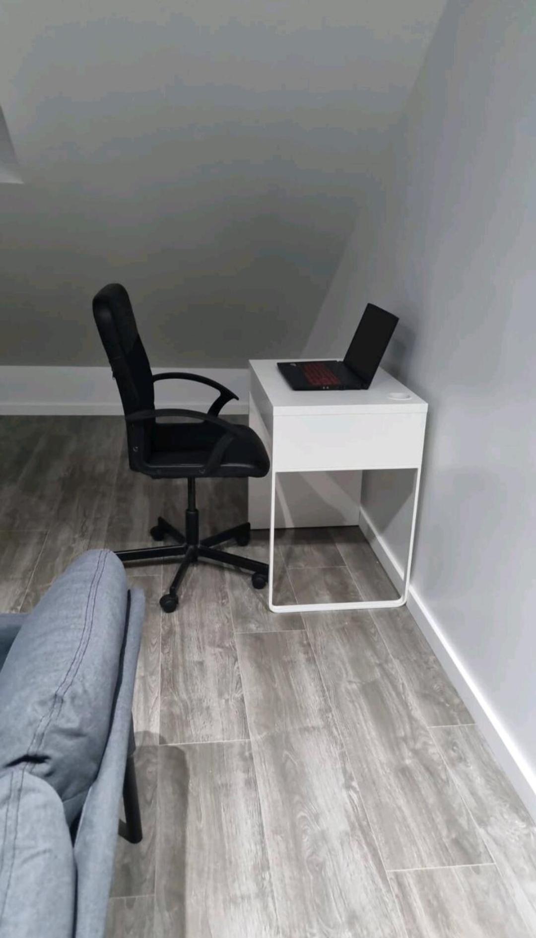 Bright and cozy room close to airport Grenier