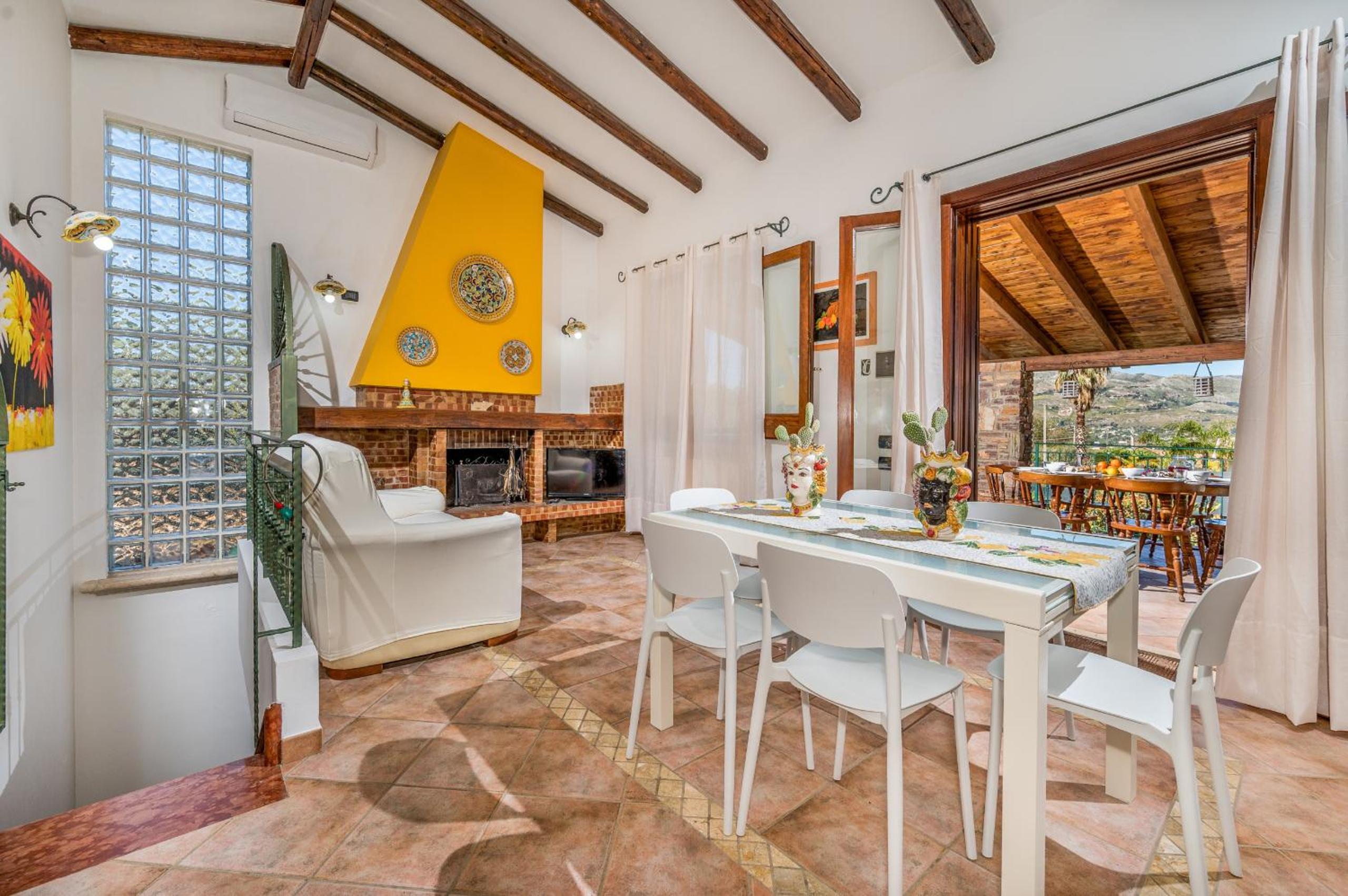 Villa Miceli en Scopello — dining