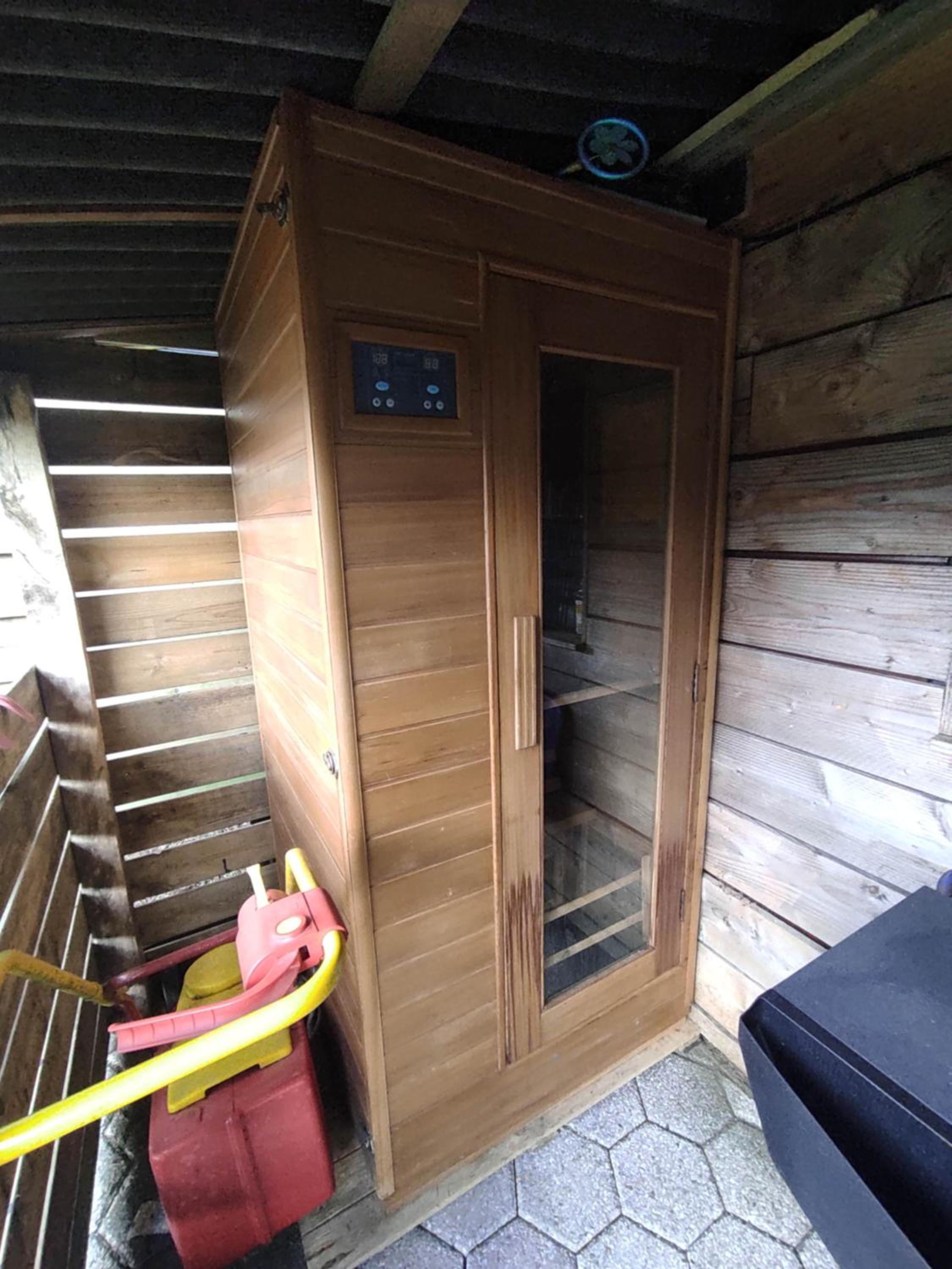 "Tempat Senang" chalet on the beautiful Veluwe with airco sauna bbq jacuzzi beamer and dog view 4