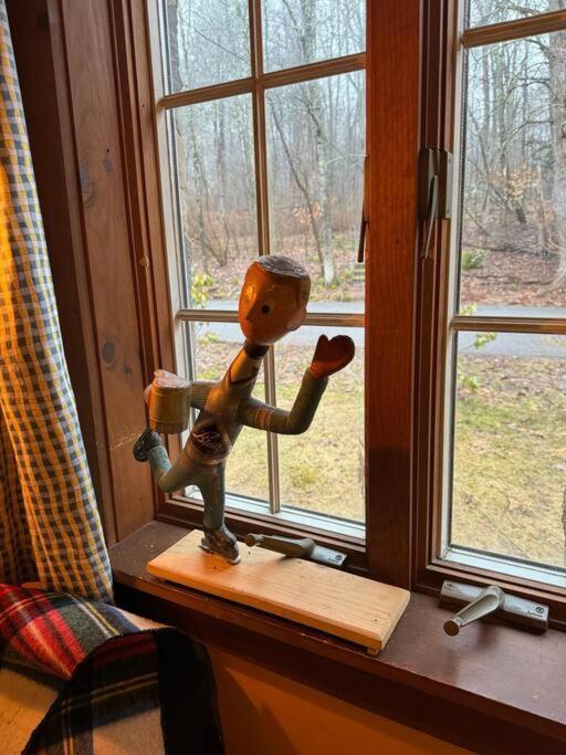 STREAMSIDE CABIN IN THE CATSKILLS