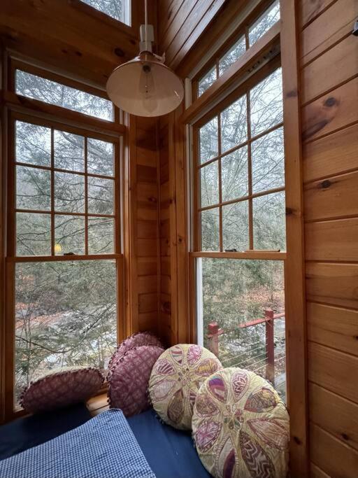 STREAMSIDE CABIN IN THE CATSKILLS