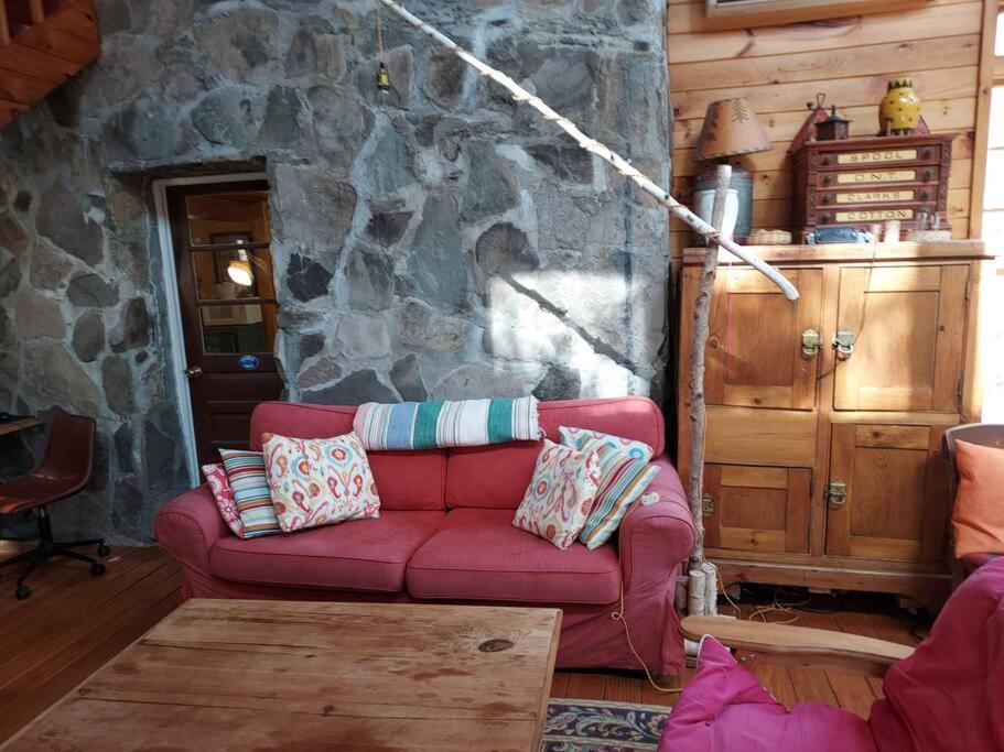 STREAMSIDE CABIN IN THE CATSKILLS