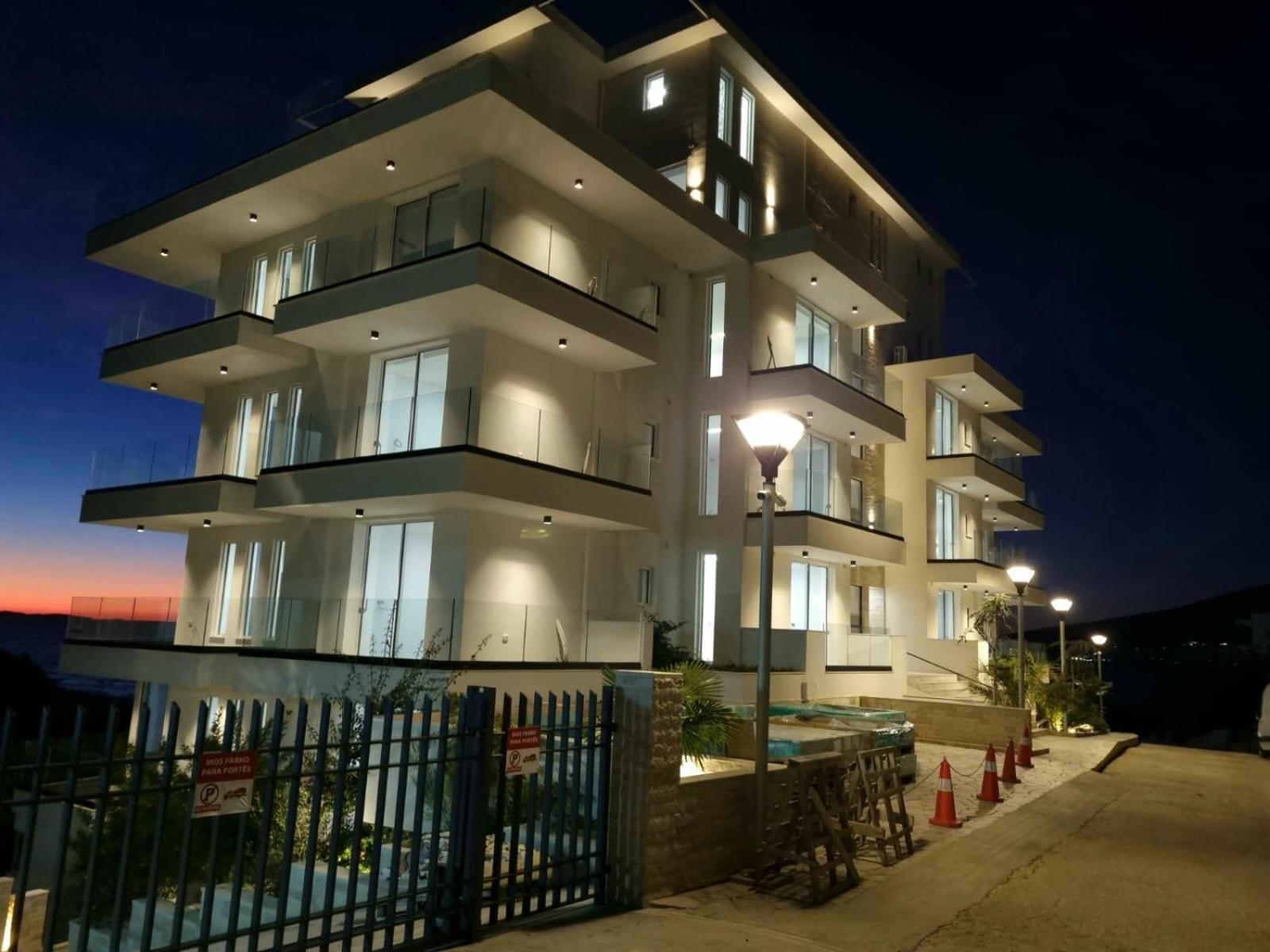 BL Apartment newly built 30m from beach
