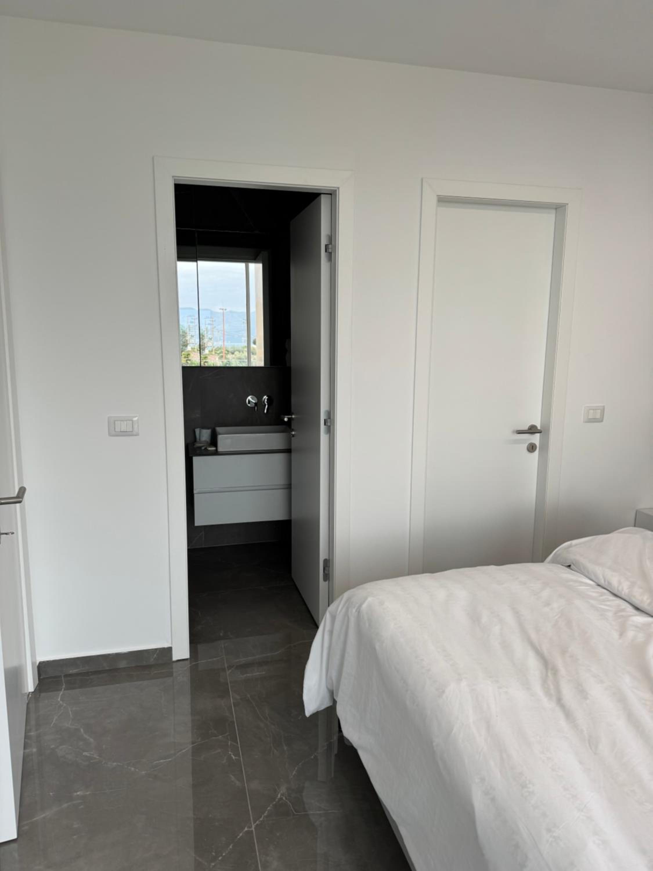 BL Apartment newly built 30m from beach