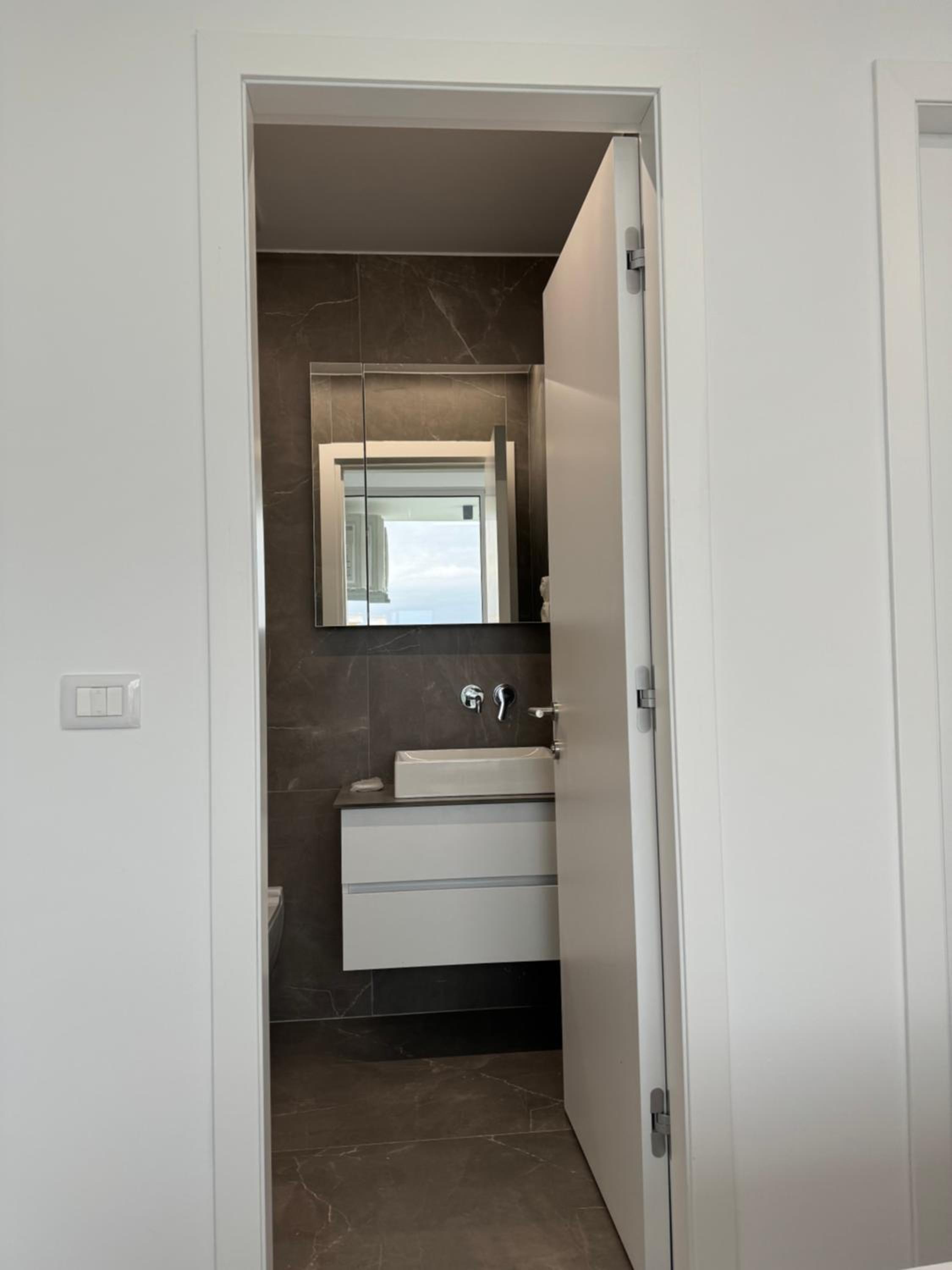 BL Apartment newly built 30m from beach