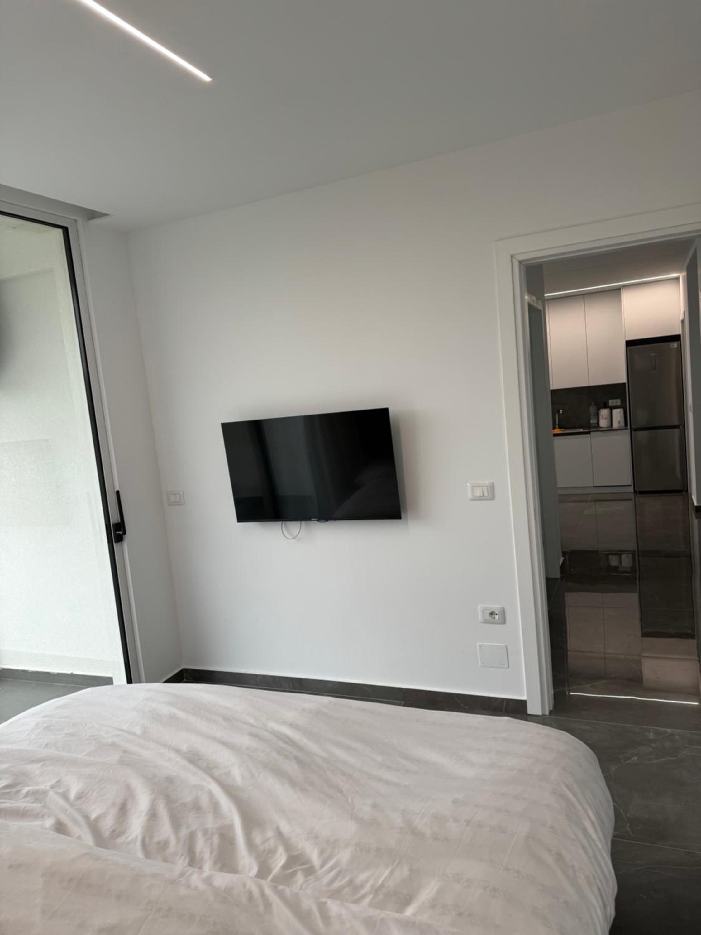 BL Apartment newly built 30m from beach