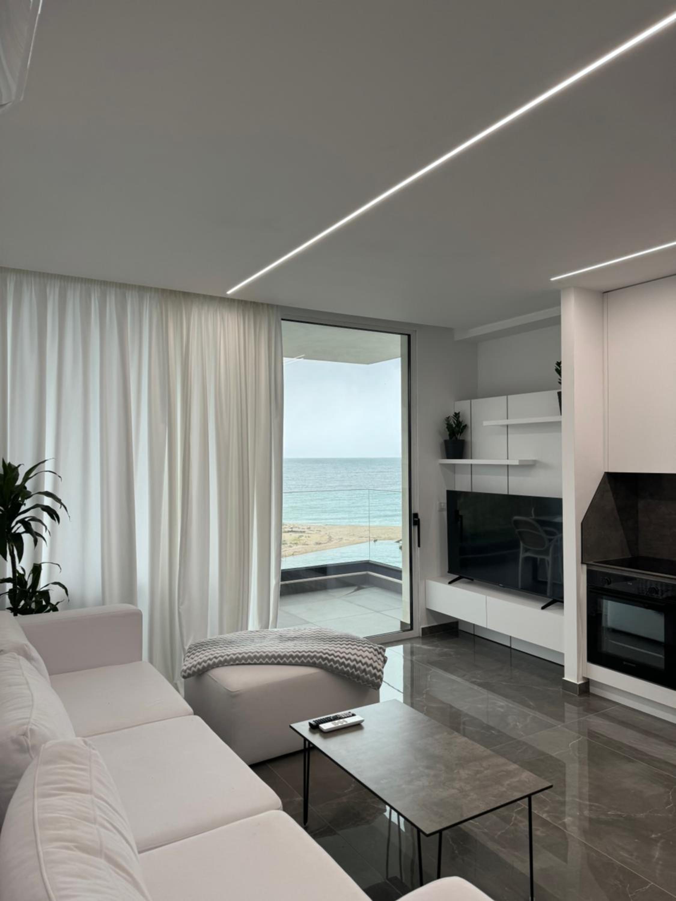 BL Apartment newly built 30m from beach