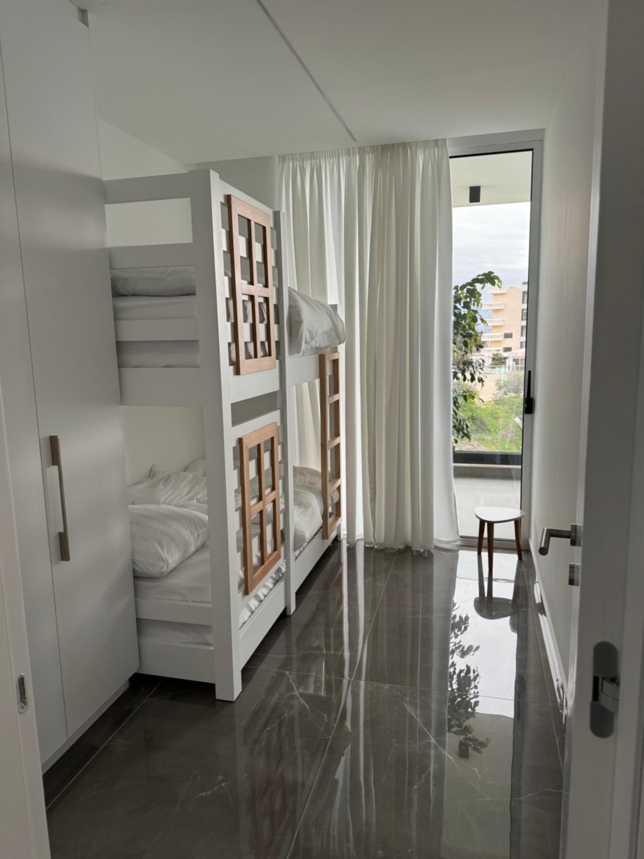 BL Apartment newly built 30m from beach