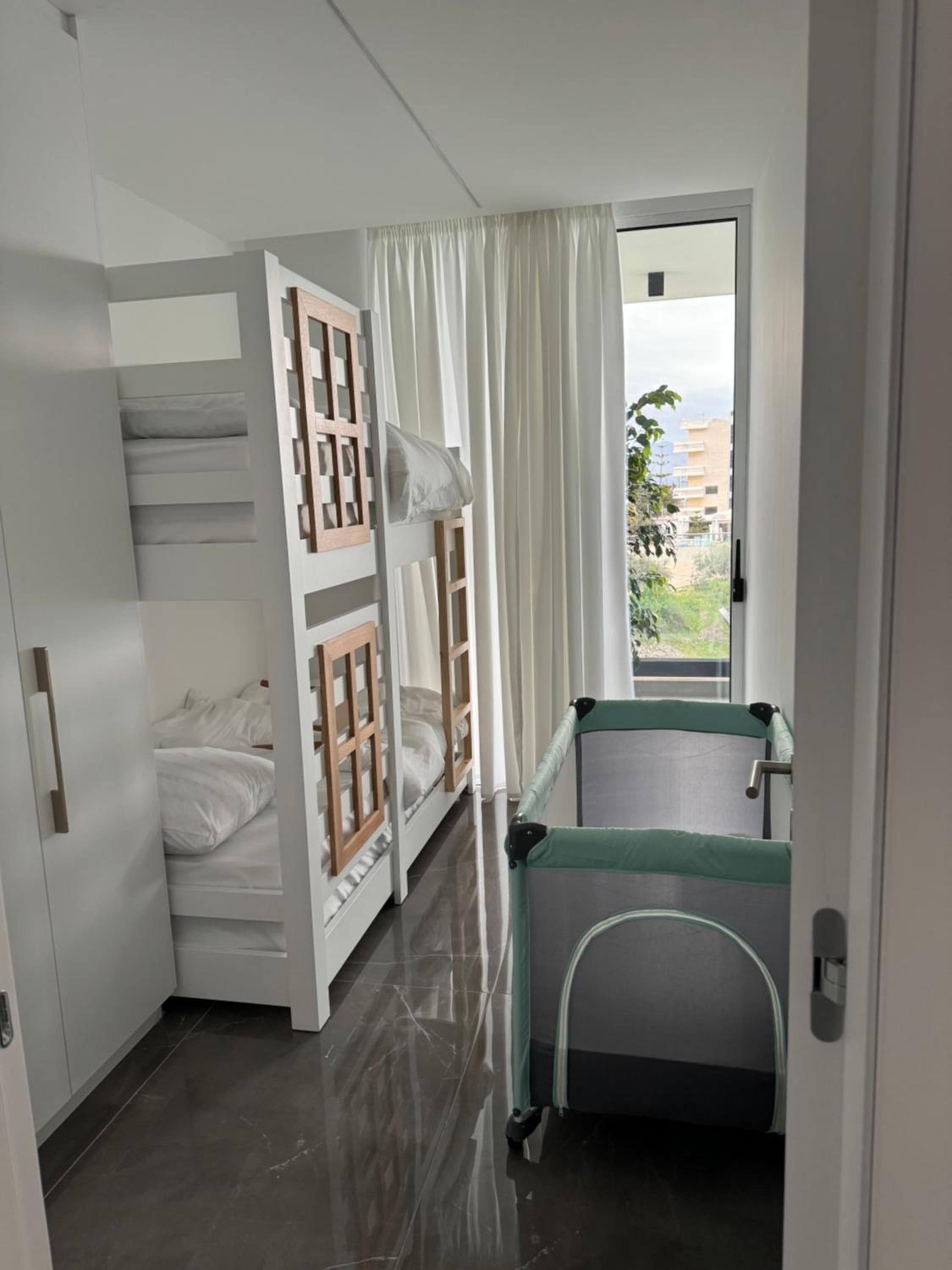 BL Apartment newly built 30m from beach