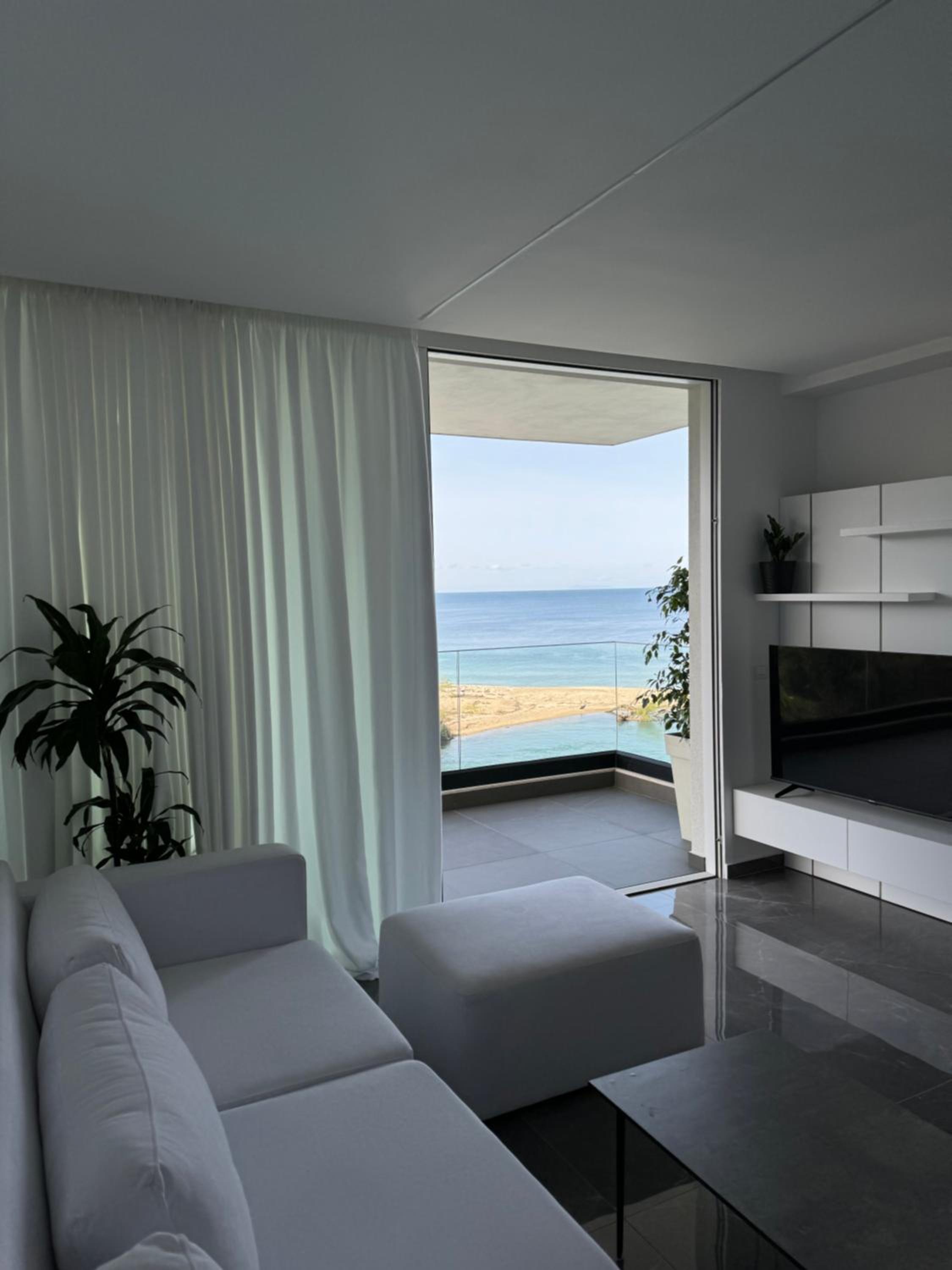 BL Apartment newly built 30m from beach