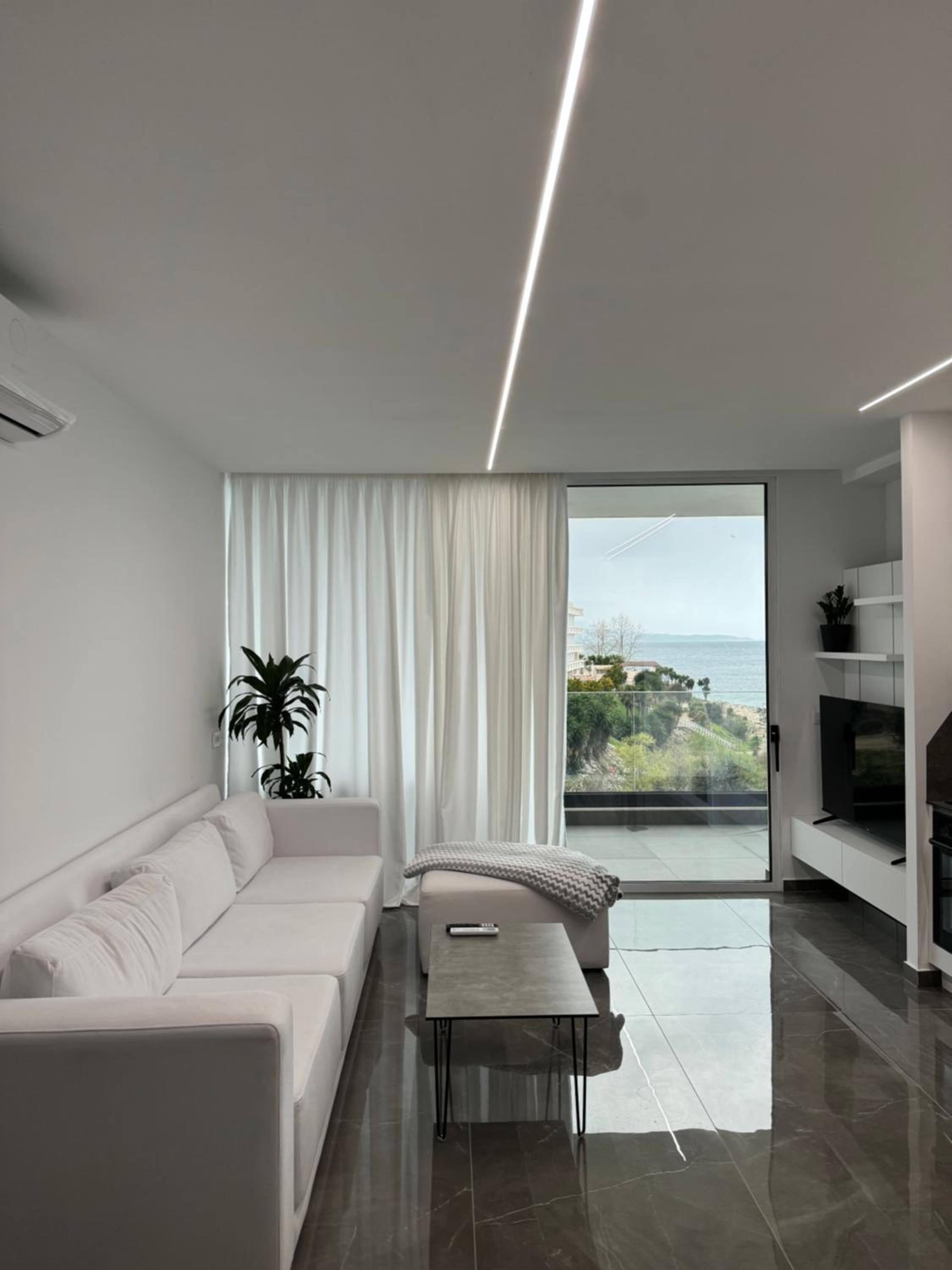 BL Apartment newly built 30m from beach