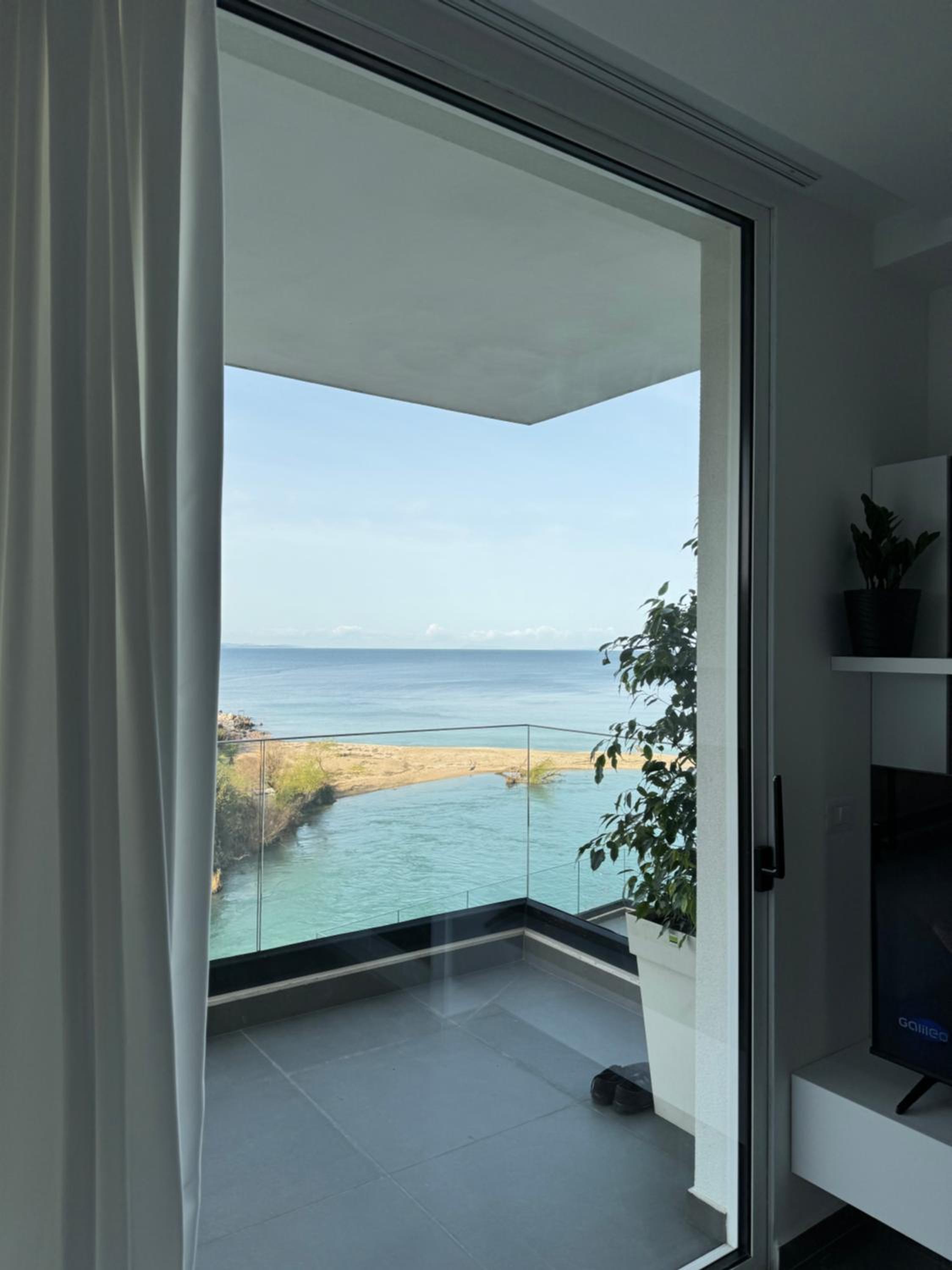 BL Apartment newly built 30m from beach