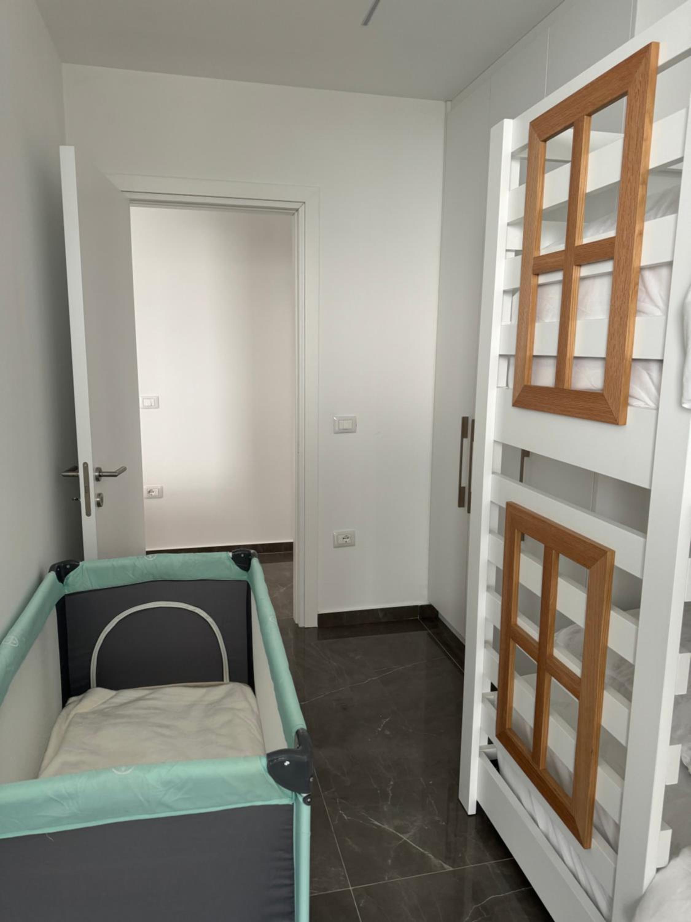 BL Apartment newly built 30m from beach