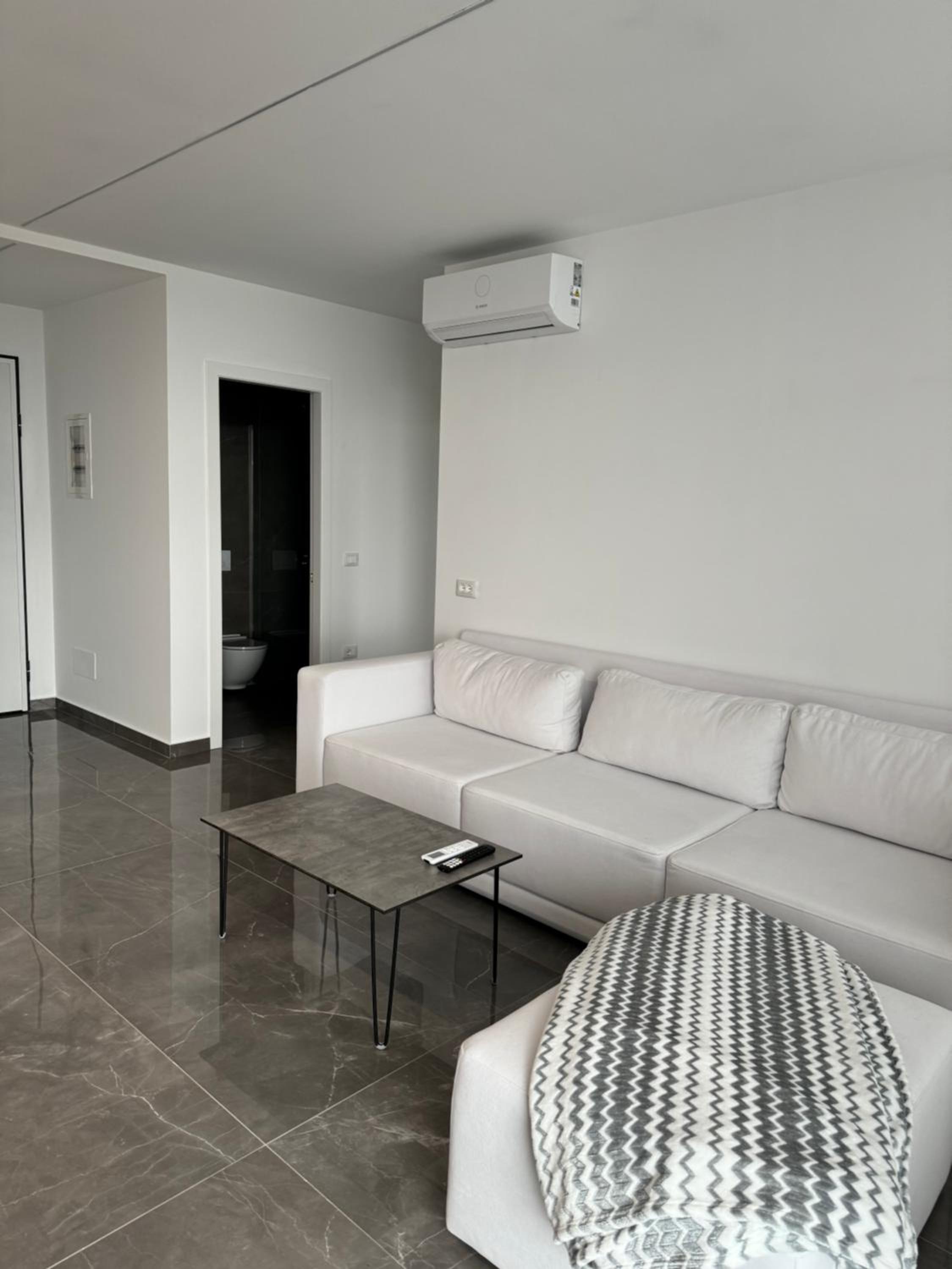 BL Apartment newly built 30m from beach