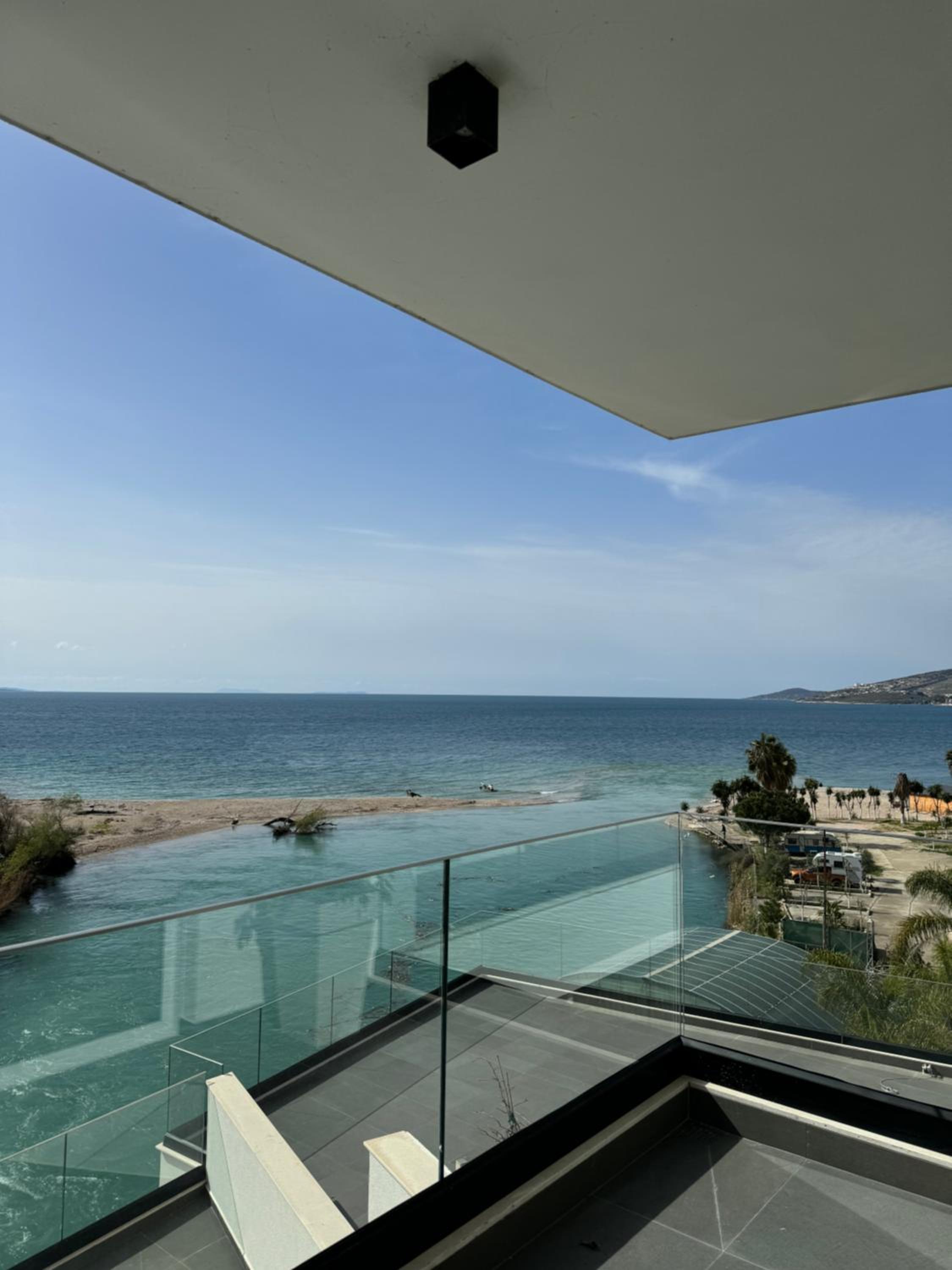 BL Apartment newly built 30m from beach