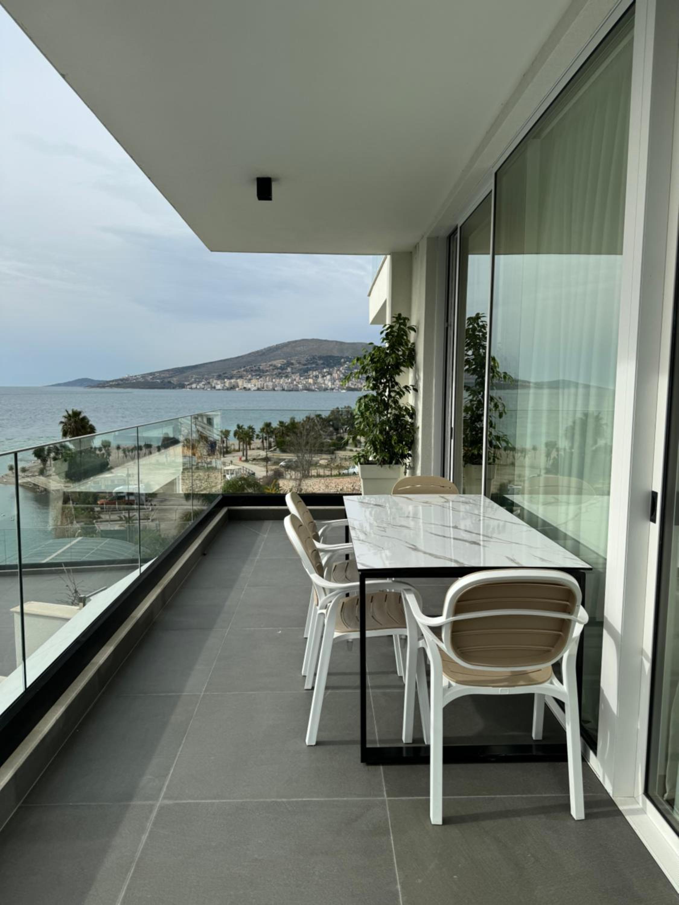 BL Apartment newly built 30m from beach
