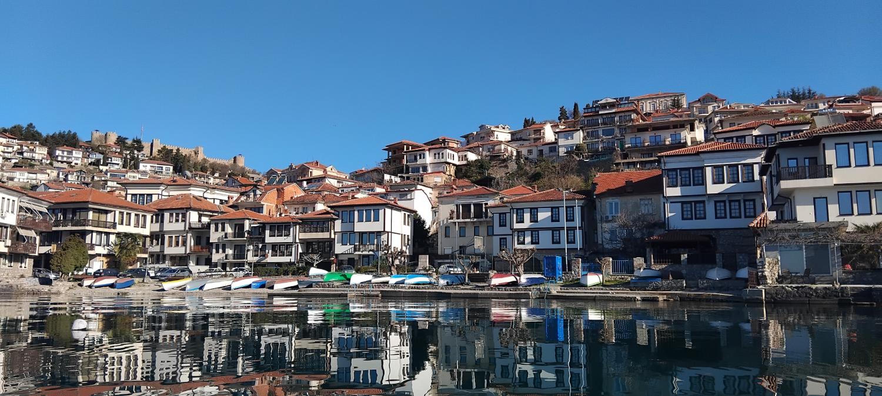 Beach Apartment Ohrid - Near Beach, Balcony and Free Parking