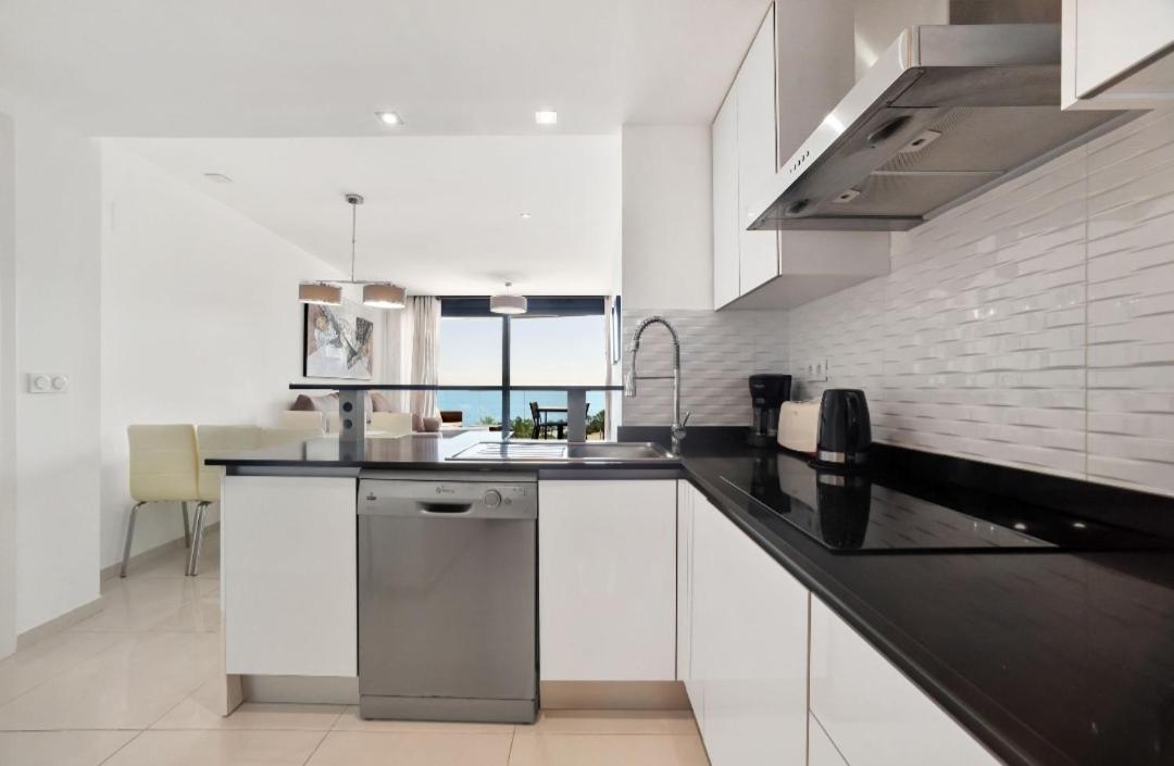 Apartamento Dos Amigos, Sea Senses , sea view and 3 swimming pools, one heated , parking space view 3