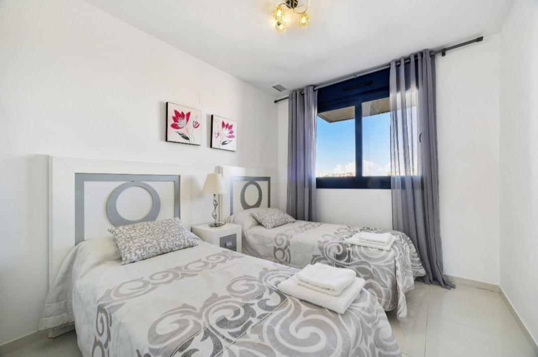 Apartamento Dos Amigos, Sea Senses , sea view and 3 swimming pools, one heated , parking space view 5