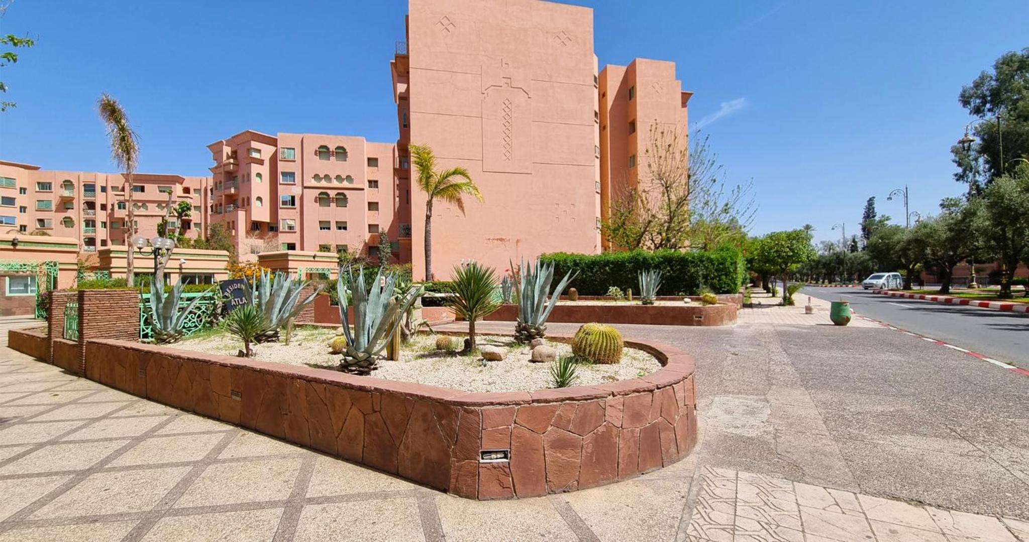Charming 2-Bed Oasis Pool View view 2