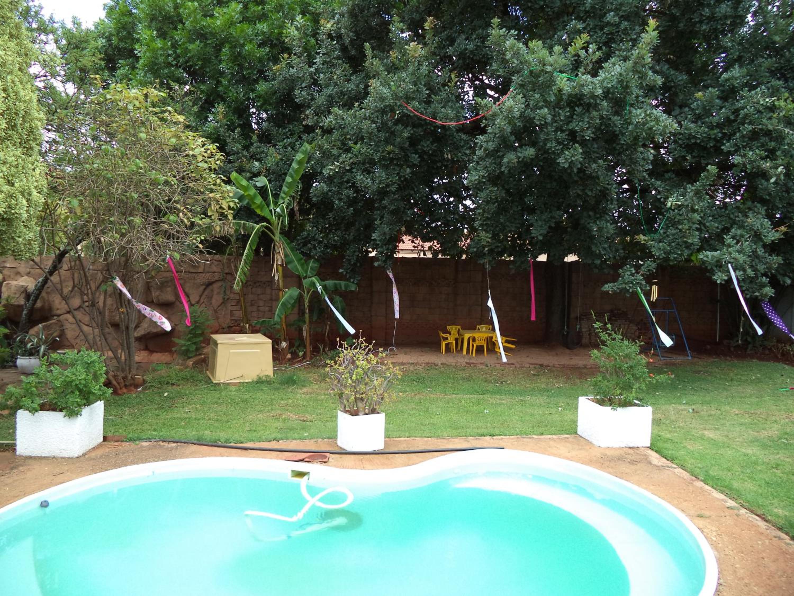 Heatherdale Guesthouse & Shuttle Services