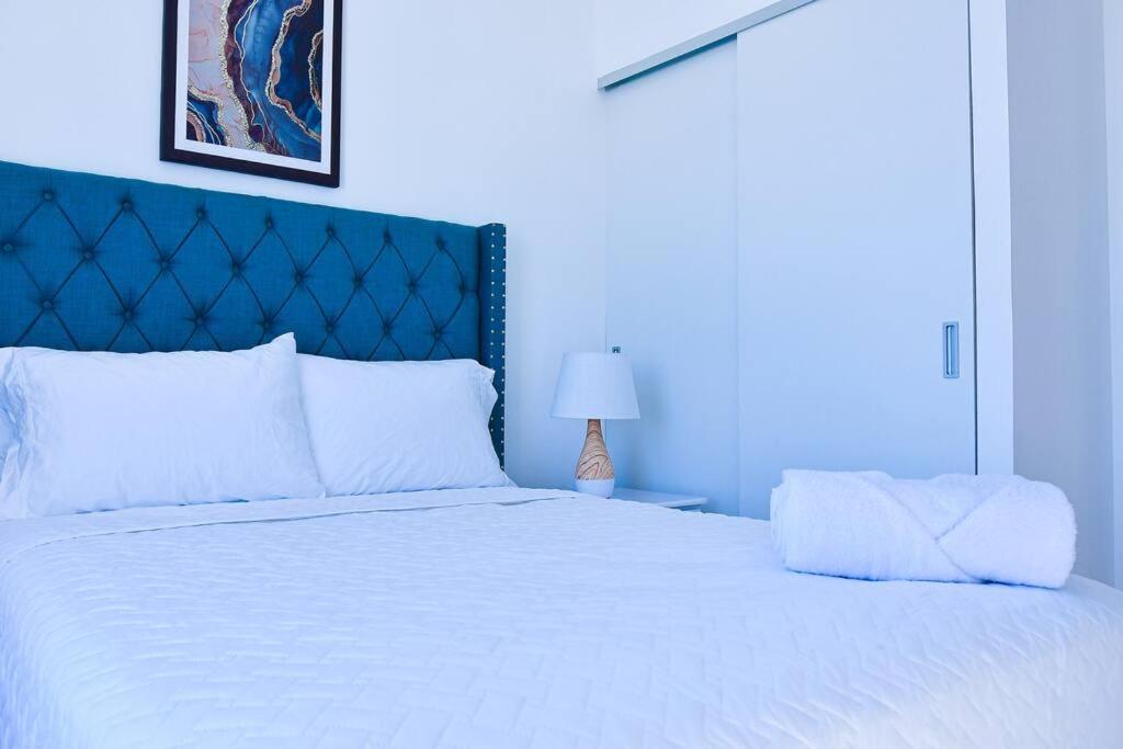 Modern Apartment in Downtown. A/C+ Wifi! view 5